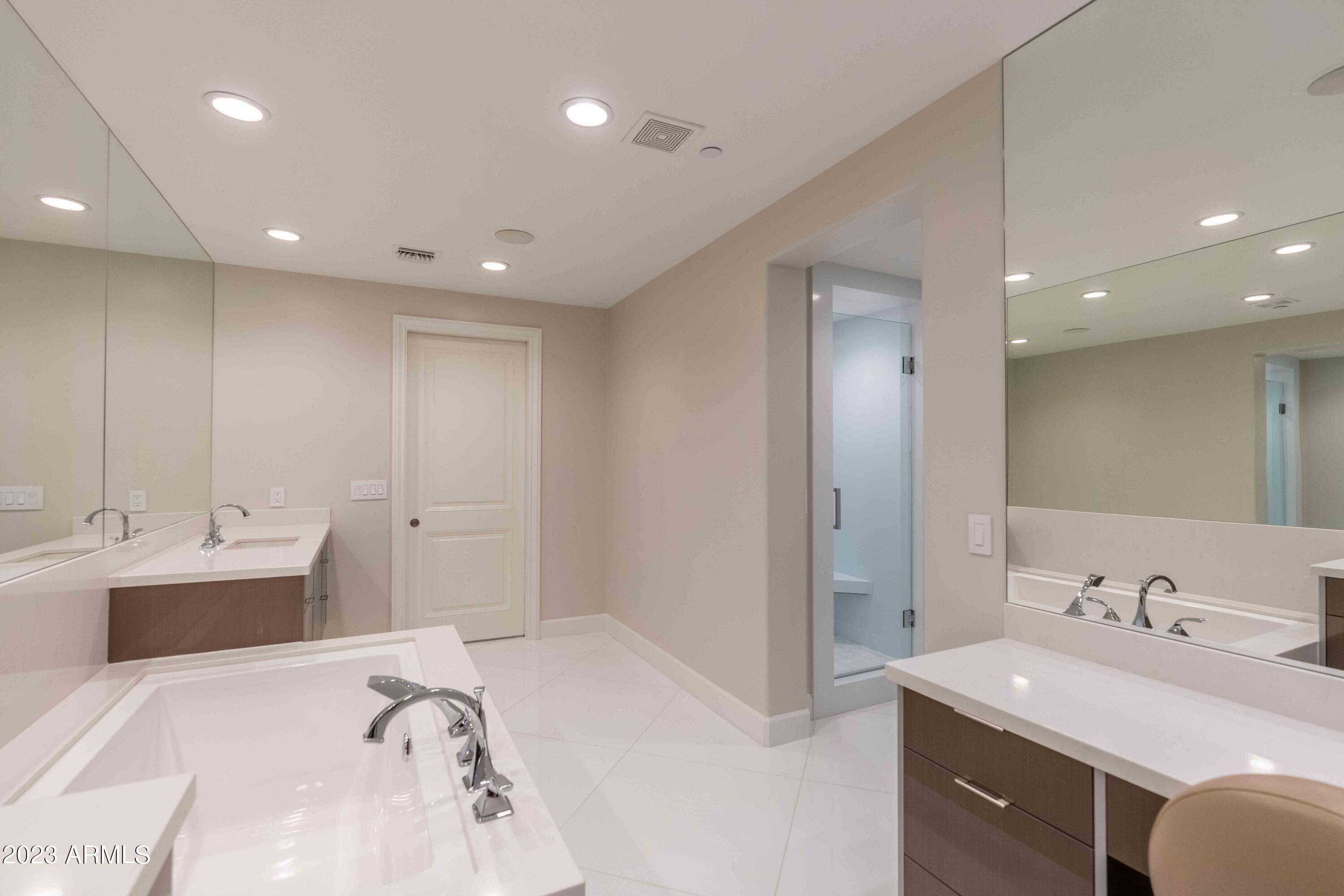 SCOTTSDALE WATERFRONT RESIDENCES - Residential