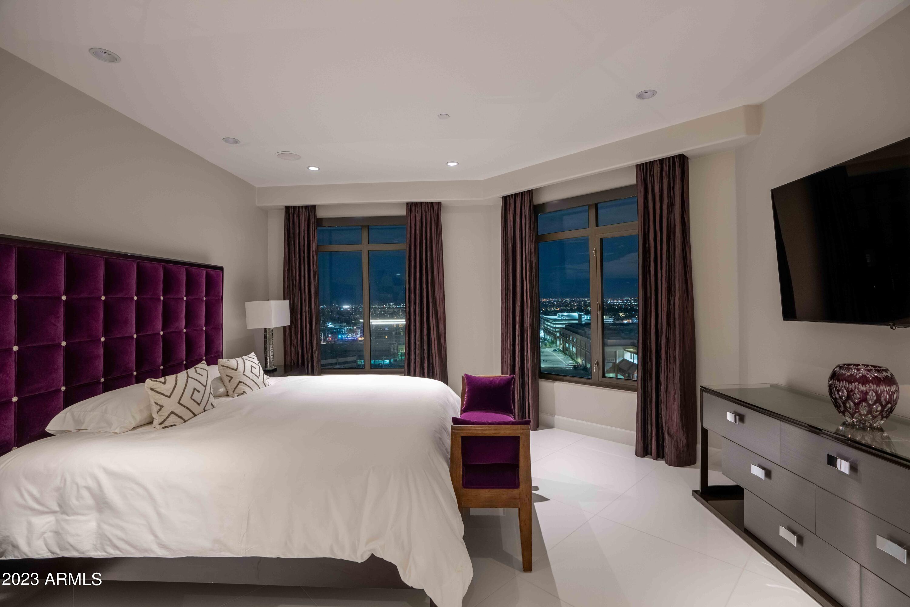 SCOTTSDALE WATERFRONT RESIDENCES - Residential
