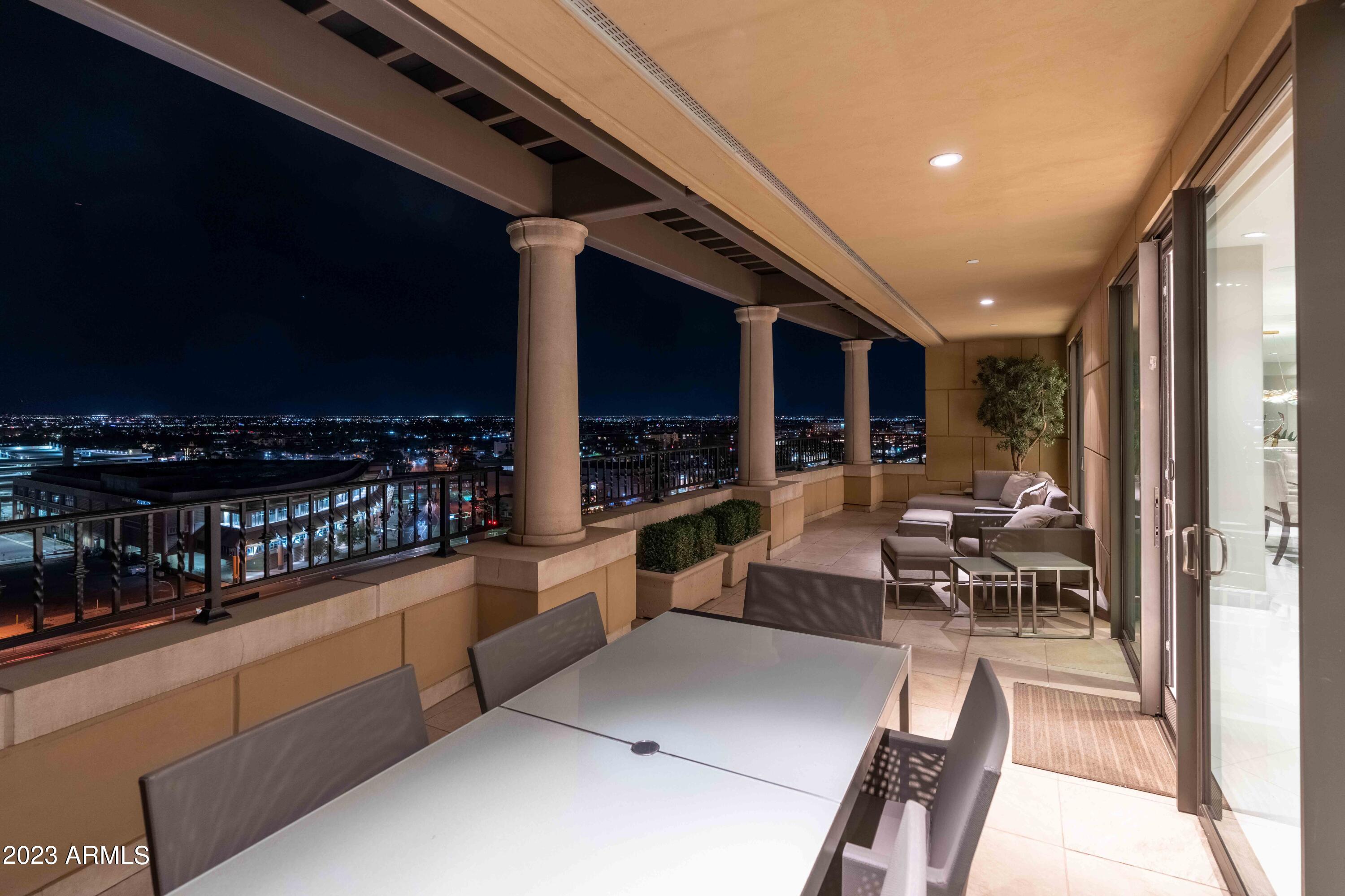 SCOTTSDALE WATERFRONT RESIDENCES - Residential