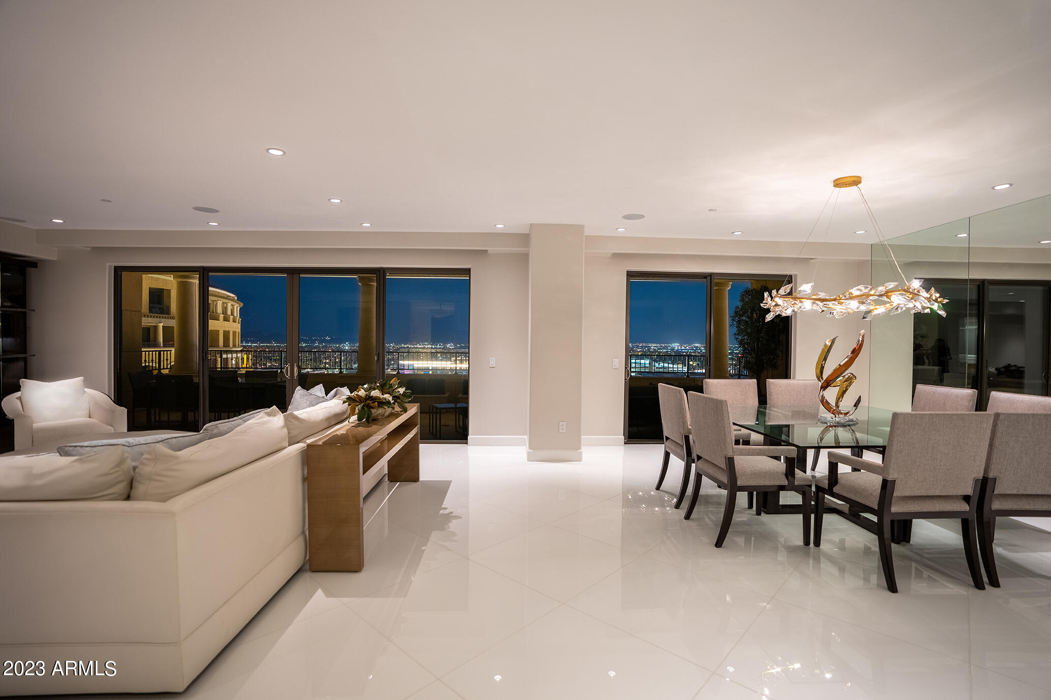 SCOTTSDALE WATERFRONT RESIDENCES - Residential