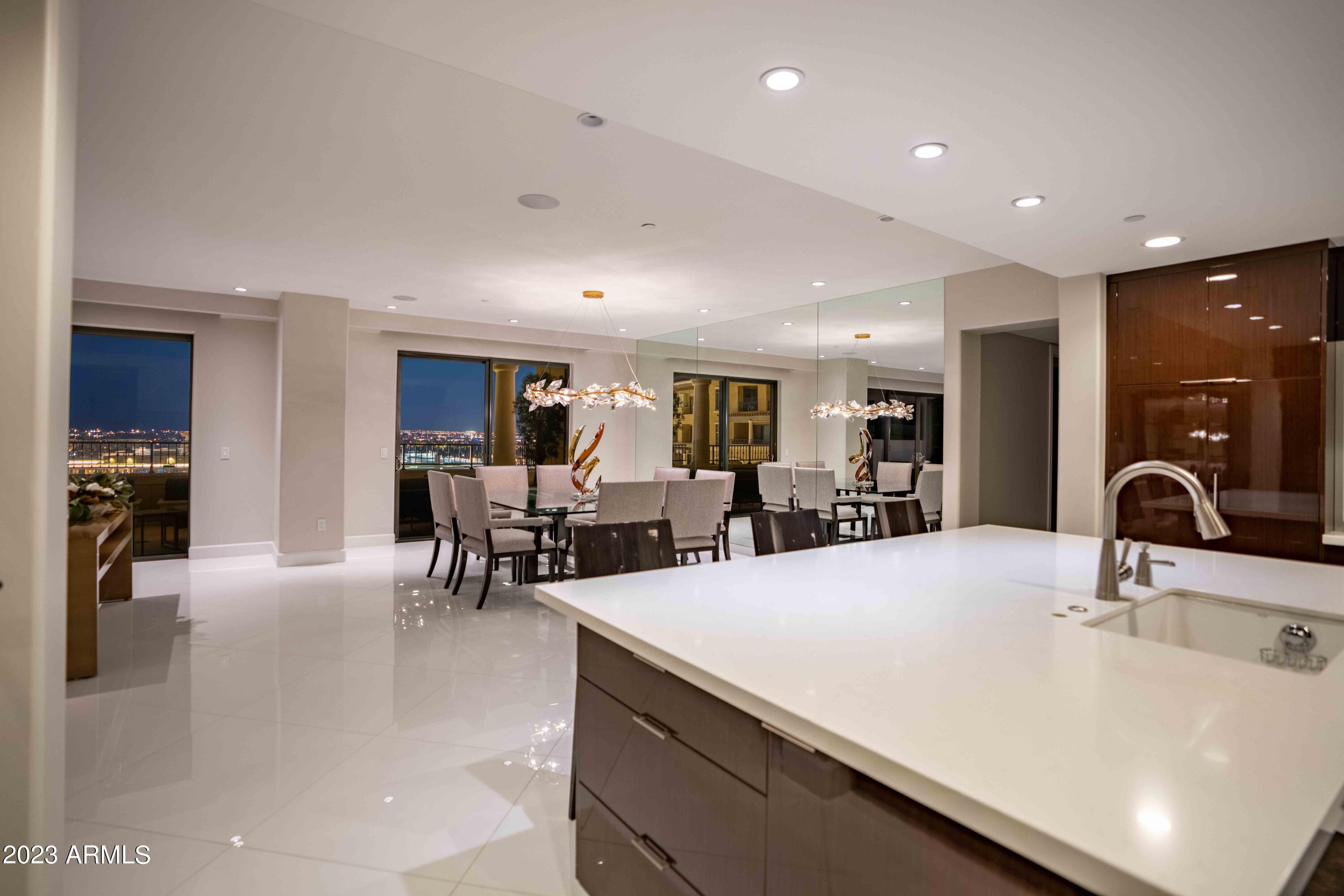 SCOTTSDALE WATERFRONT RESIDENCES - Residential