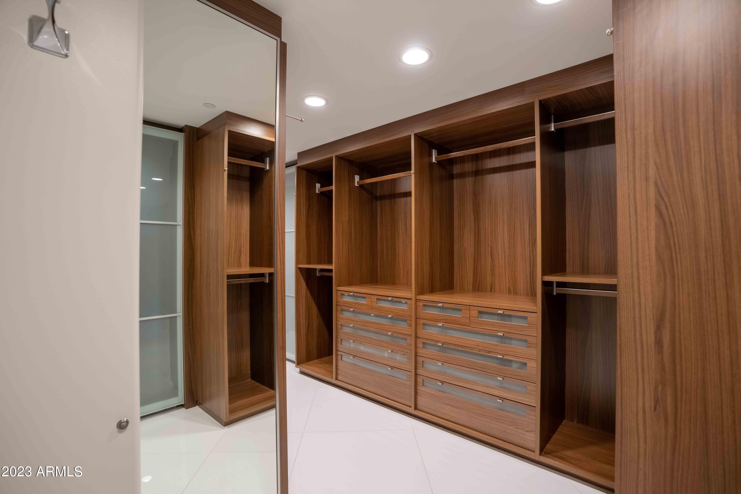 SCOTTSDALE WATERFRONT RESIDENCES - Residential