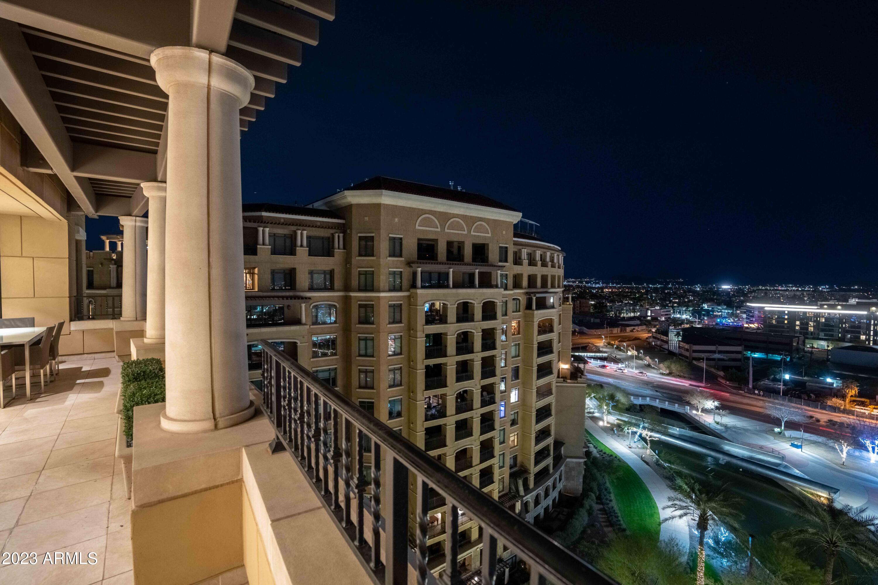 SCOTTSDALE WATERFRONT RESIDENCES - Residential