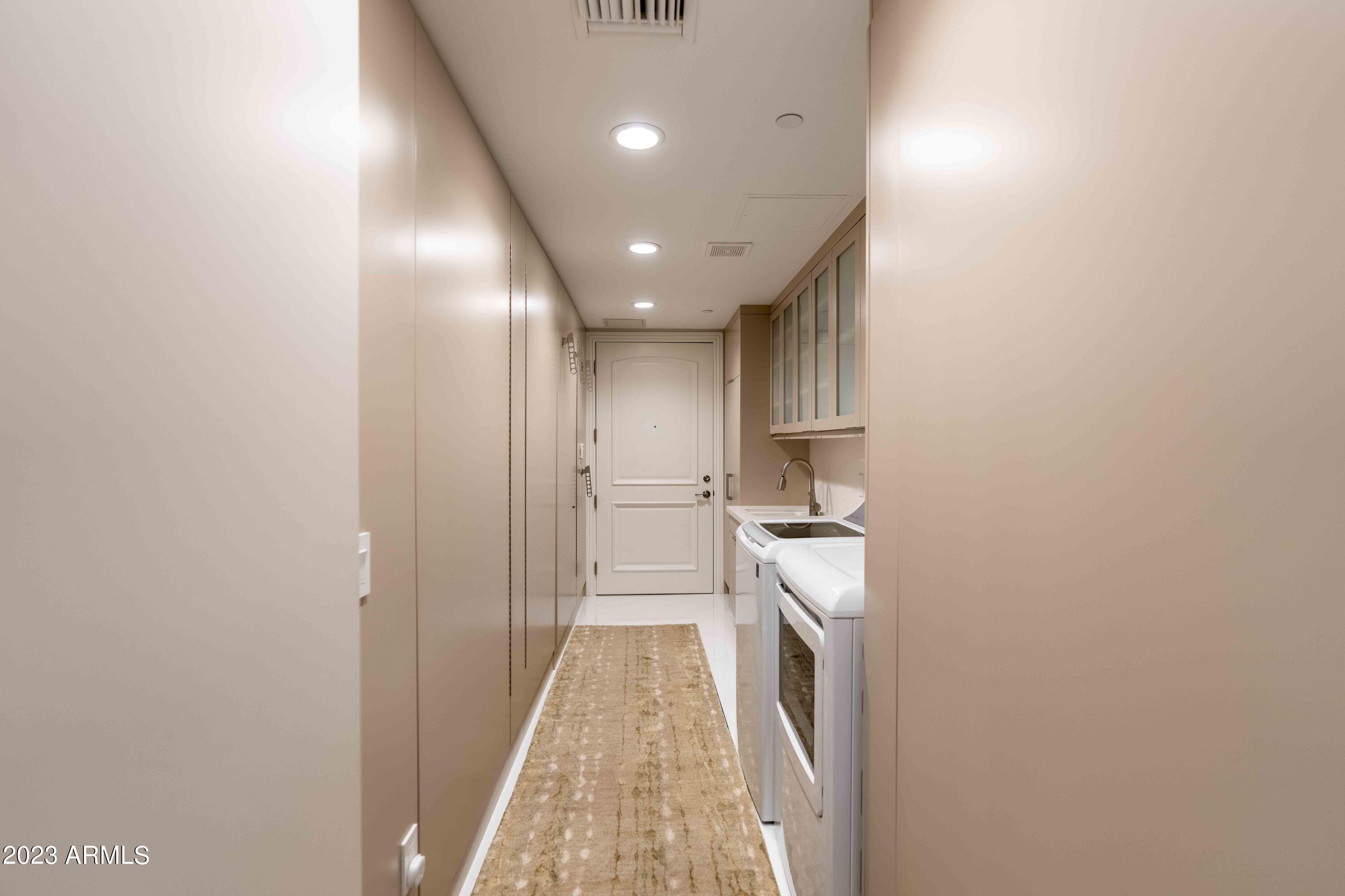 SCOTTSDALE WATERFRONT RESIDENCES - Residential