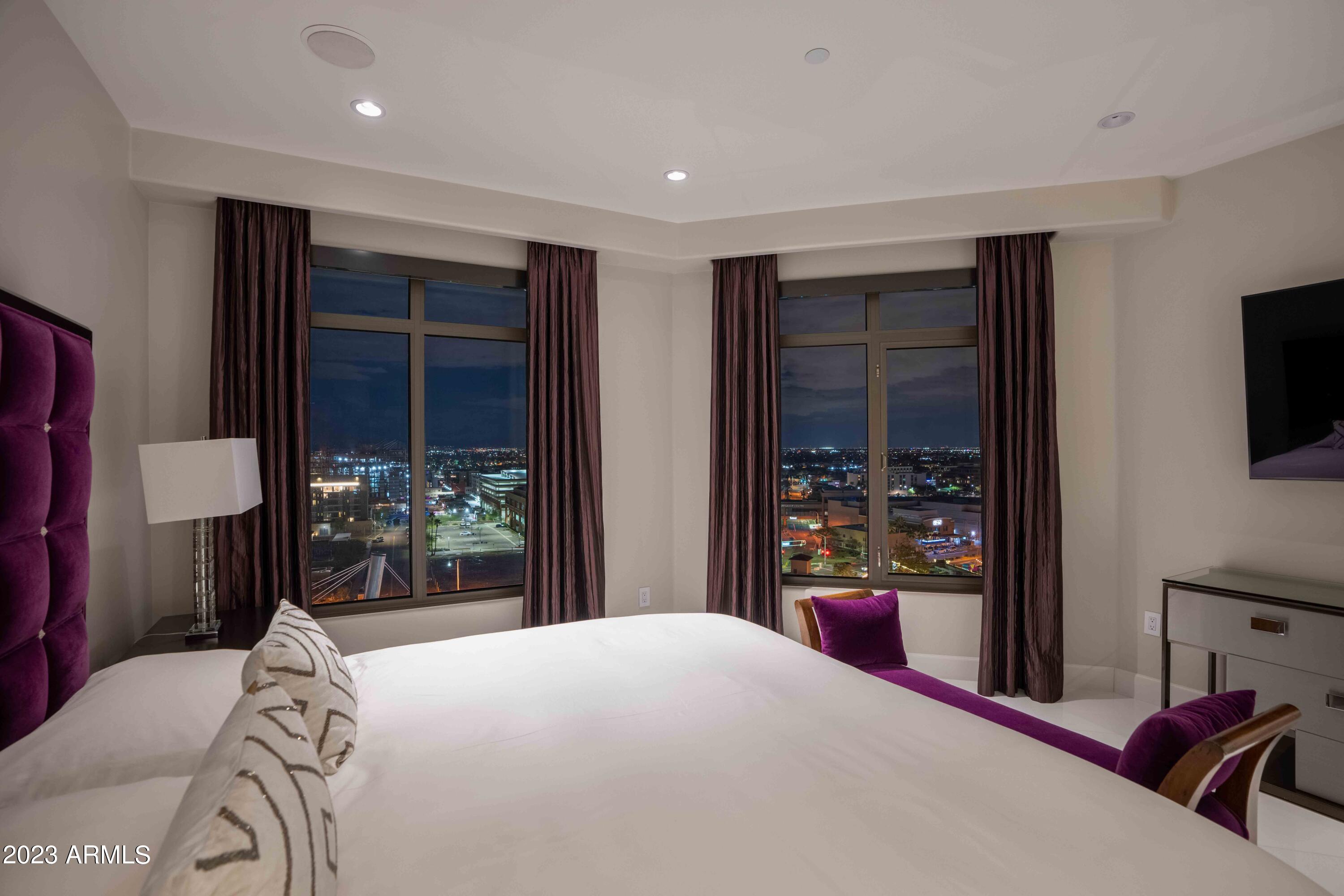 SCOTTSDALE WATERFRONT RESIDENCES - Residential