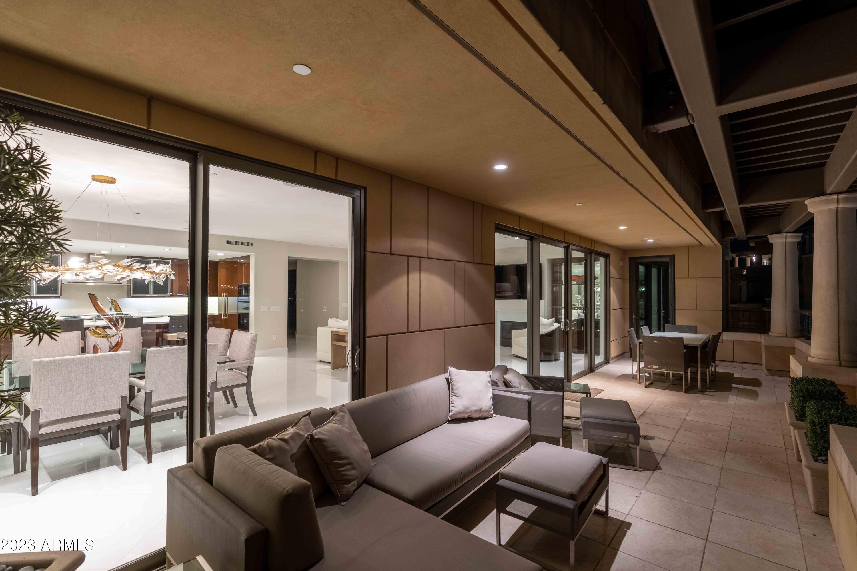 SCOTTSDALE WATERFRONT RESIDENCES - Residential