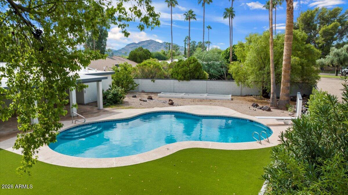 Newly updated property in Paradise Valley! The home sits in the back of a cul-de-sac and offers a single level, light and bright open floor plan that is move-in ready! The spacious primary suite offers two closets, sitting area, stunning bathroom with wet room and french doors out to the large covered patio. The low maintenance yard offers great landscaping, artificial grass and planters for a garden. The kitchen features stainless steel appliances, a large island, walk in pantry, custom backsplash and hood all open to an inviting great room.