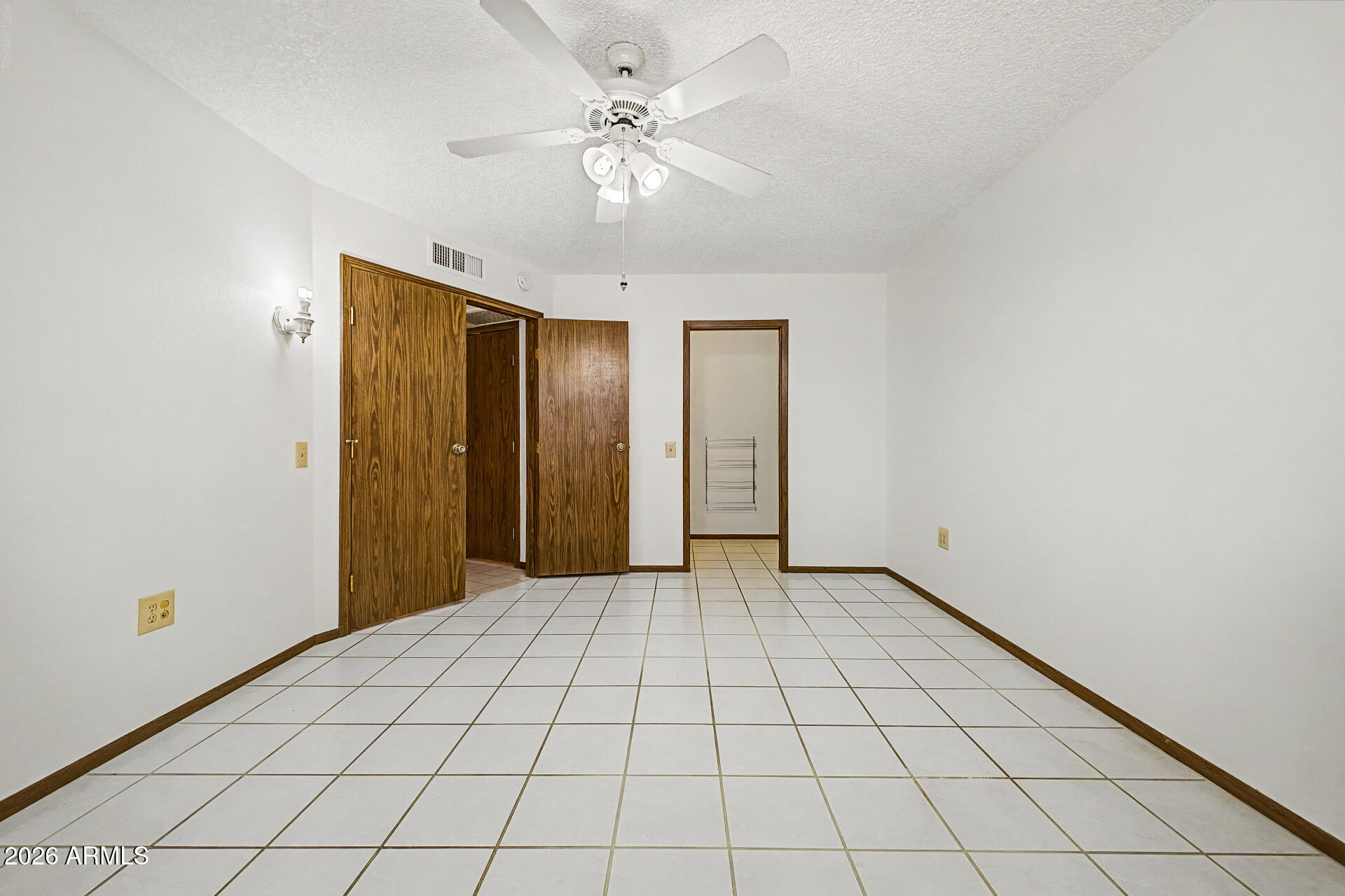 SUN CITY WEST UNIT 1 MCR 200-1 LOT 160 TOG W/UNDIV 1-74 INT IN TR C - Residential