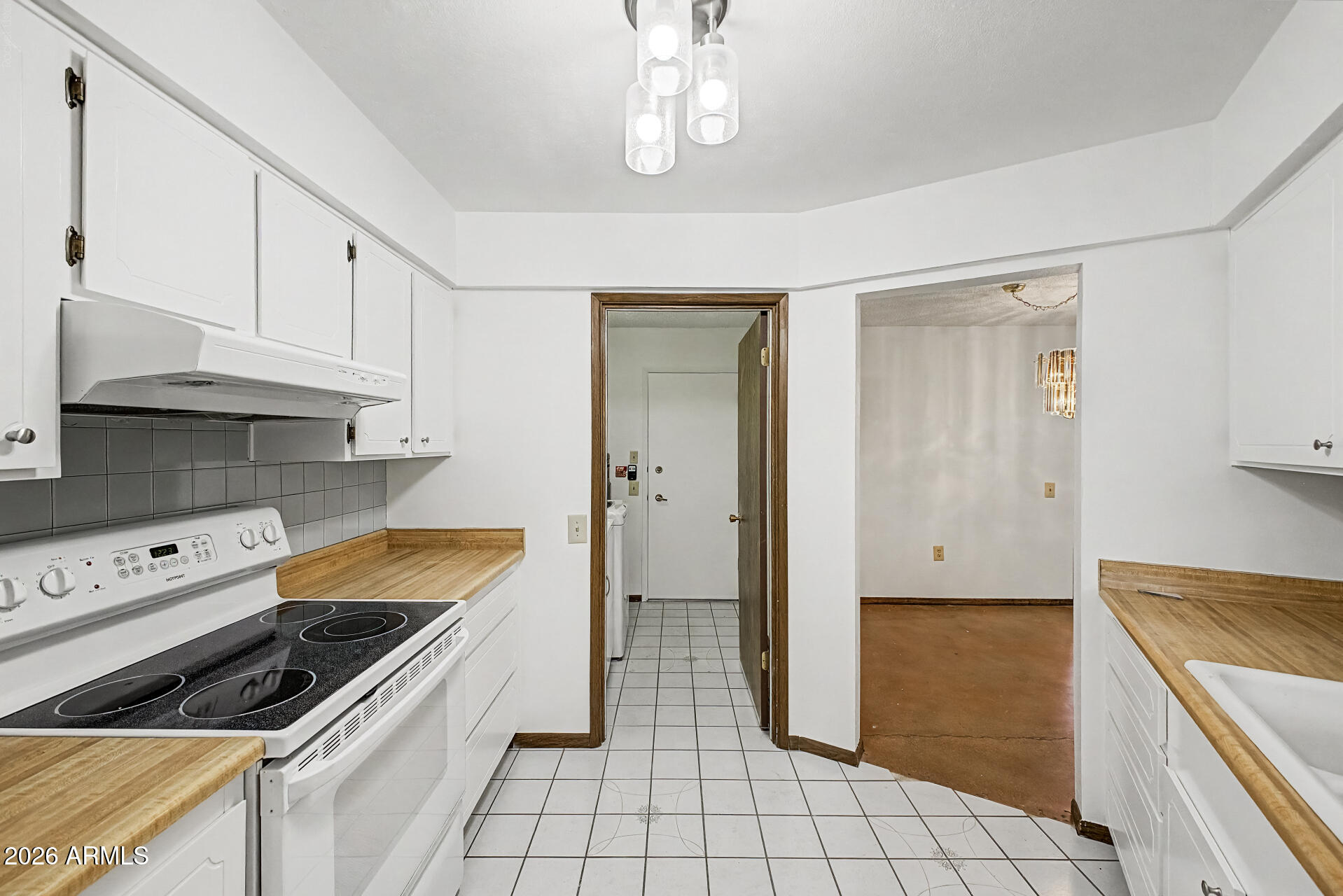 SUN CITY WEST UNIT 1 MCR 200-1 LOT 160 TOG W/UNDIV 1-74 INT IN TR C - Residential