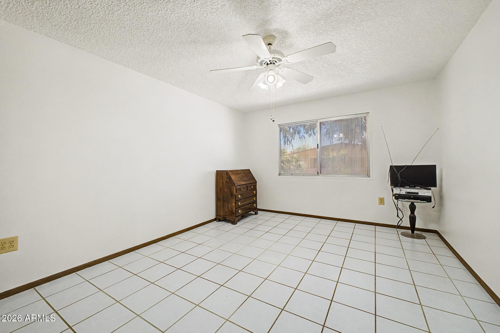 SUN CITY WEST UNIT 1 MCR 200-1 LOT 160 TOG W/UNDIV 1-74 INT IN TR C - Residential