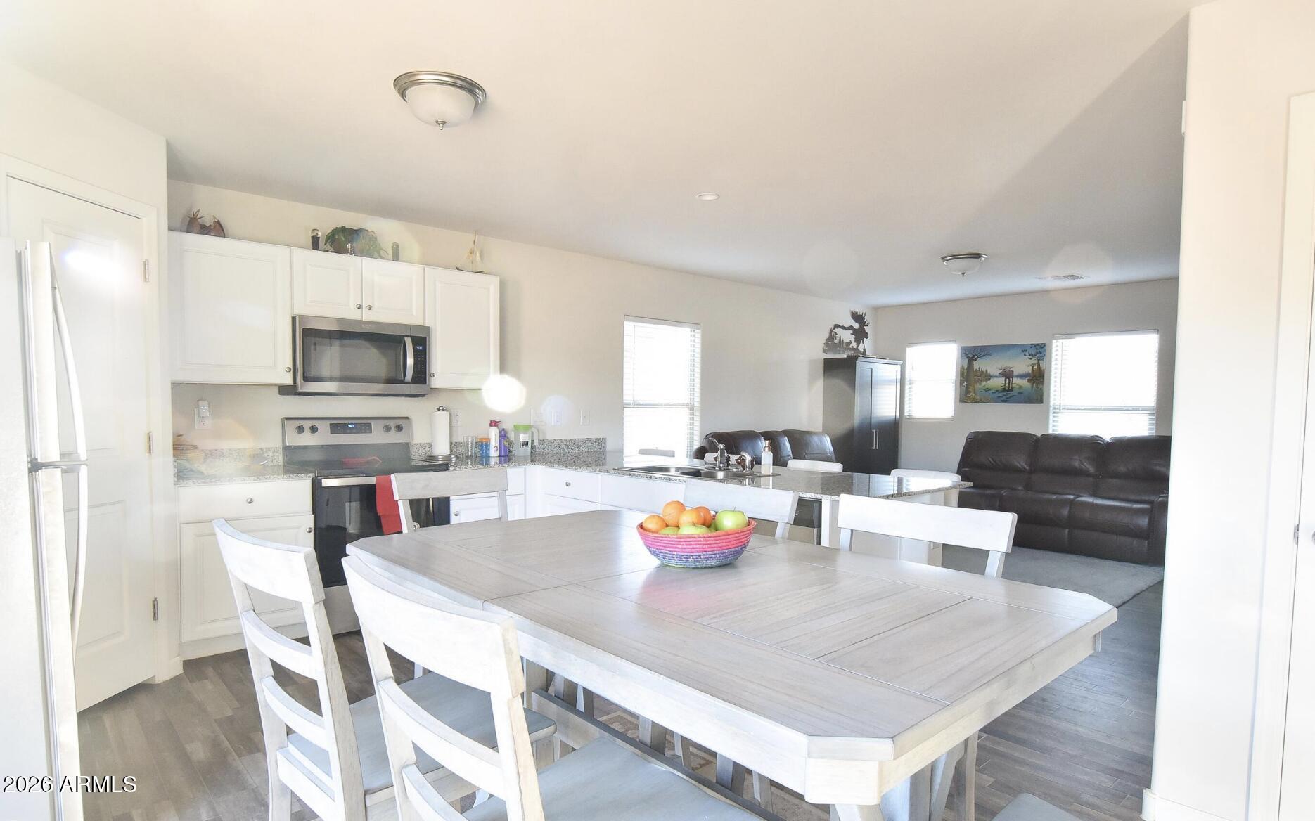 DOMINION CREEK - Residential Lease