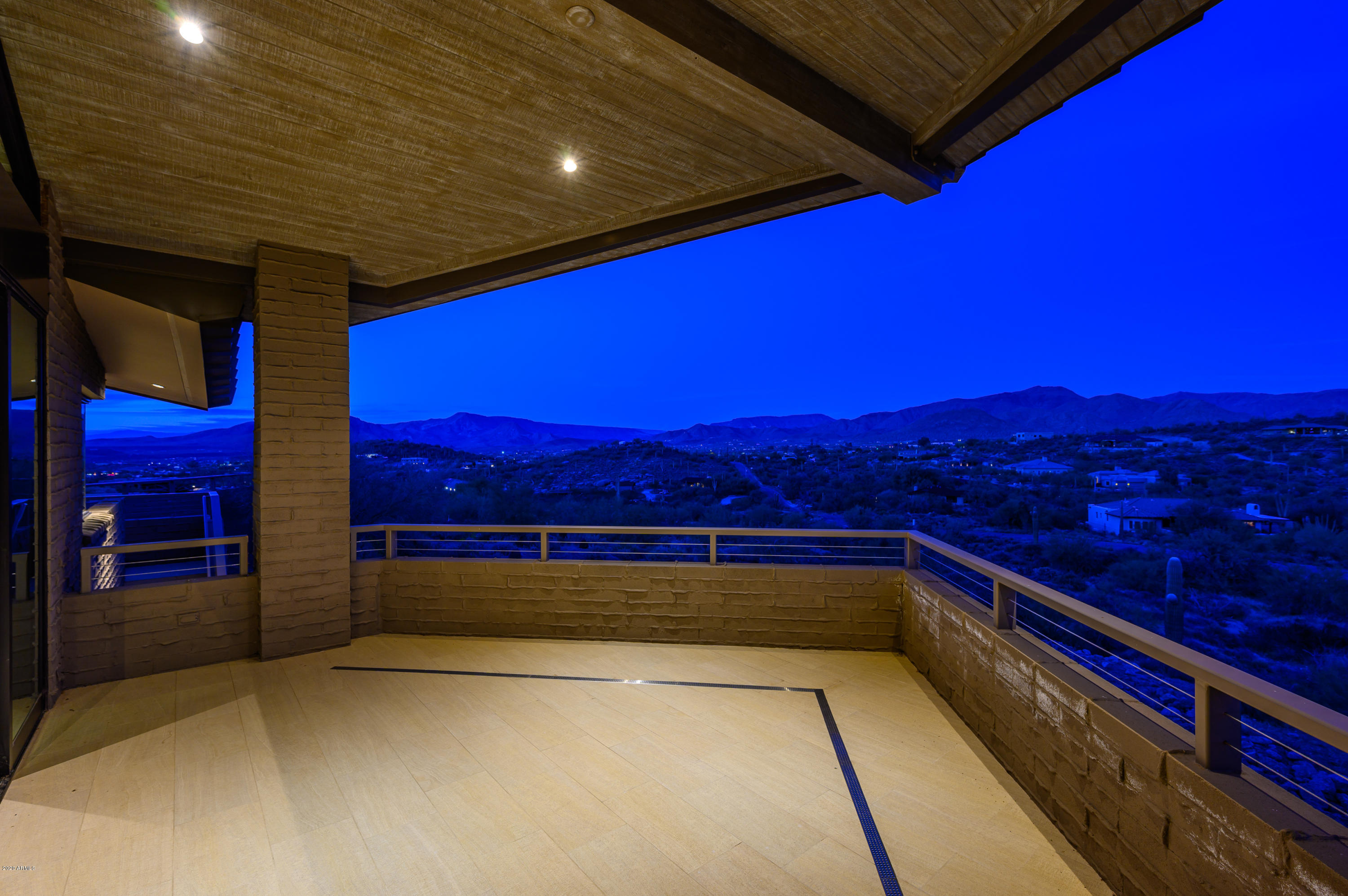 NIGHTHAWK ON BLACK MOUNTAIN - Residential