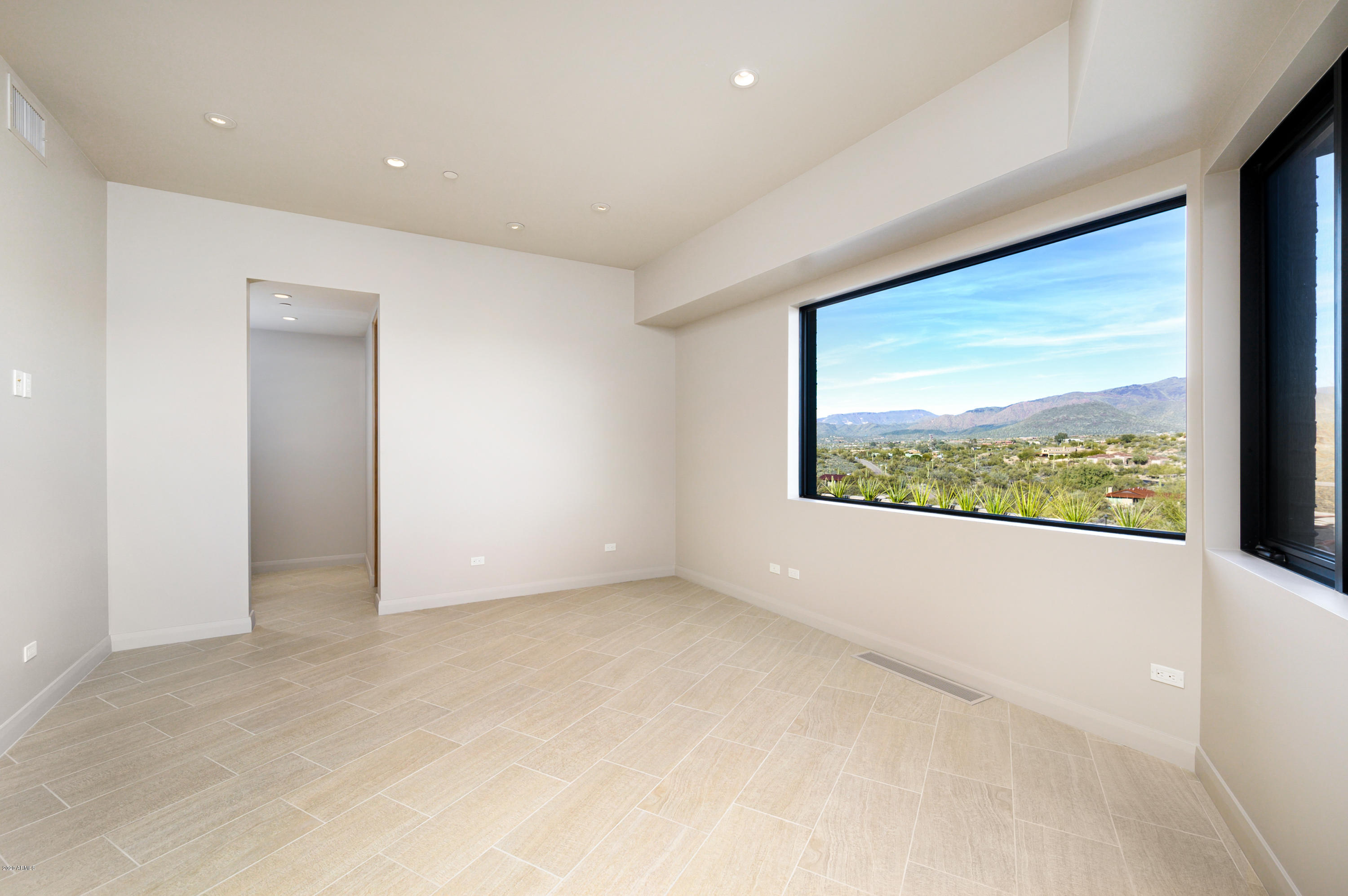 NIGHTHAWK ON BLACK MOUNTAIN - Residential