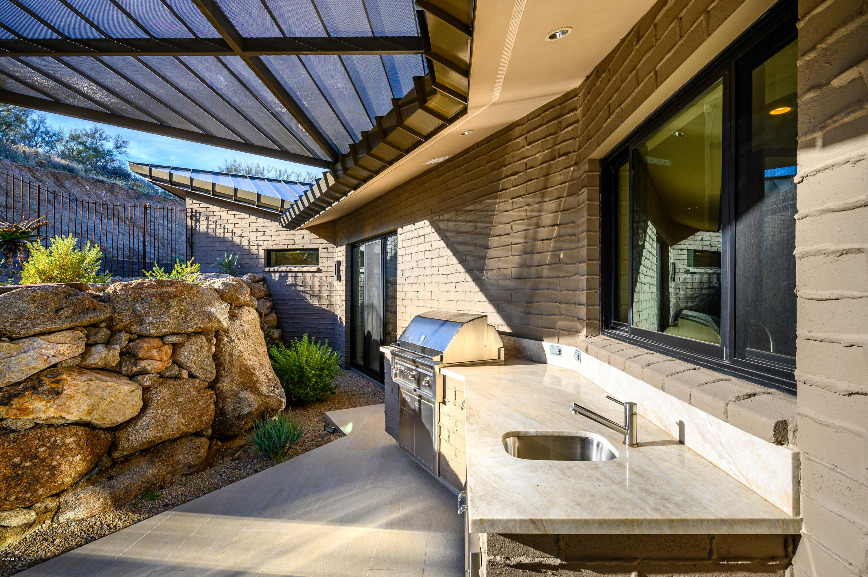 NIGHTHAWK ON BLACK MOUNTAIN - Residential