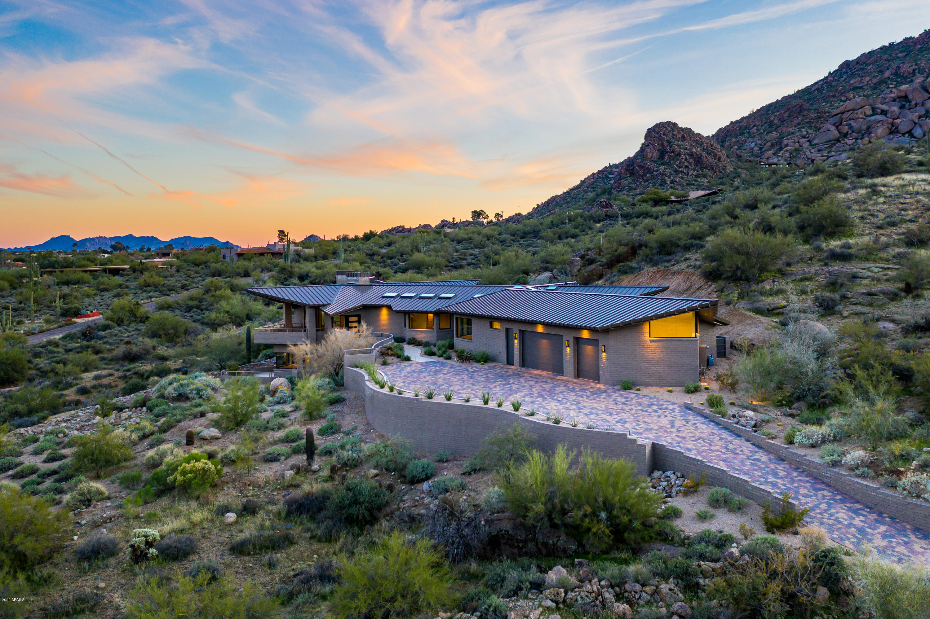 NIGHTHAWK ON BLACK MOUNTAIN - Residential
