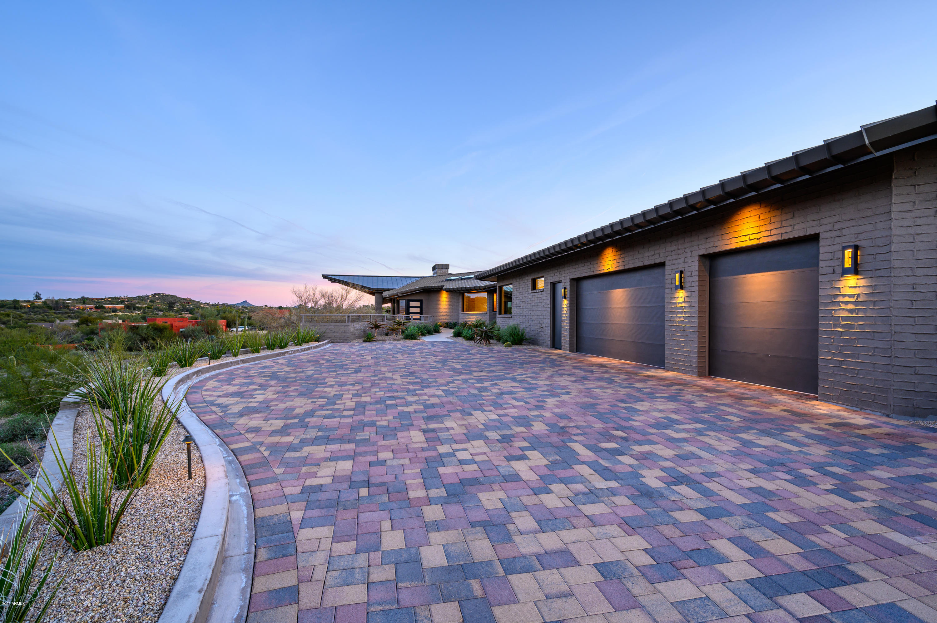 NIGHTHAWK ON BLACK MOUNTAIN - Residential