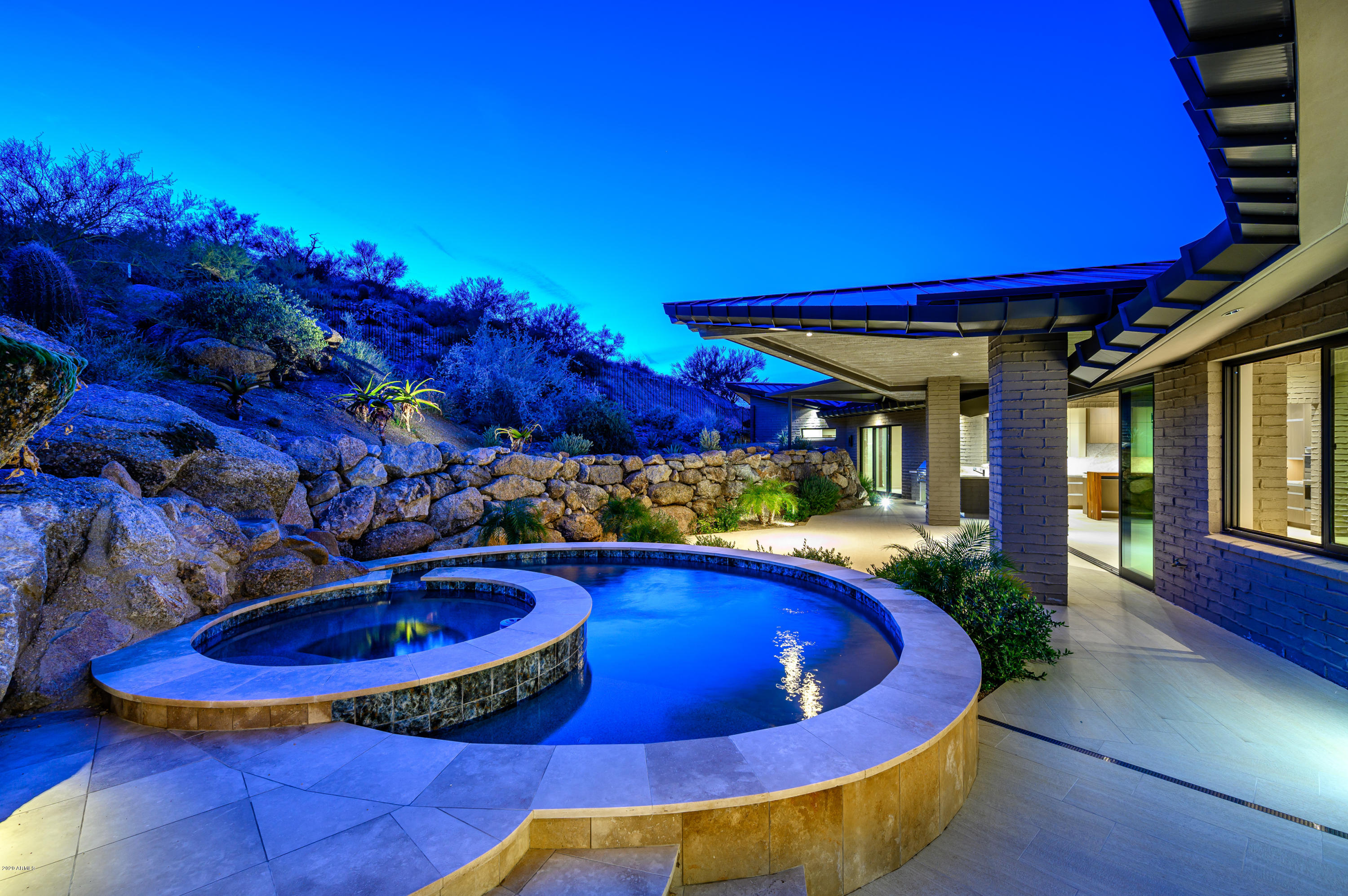 NIGHTHAWK ON BLACK MOUNTAIN - Residential