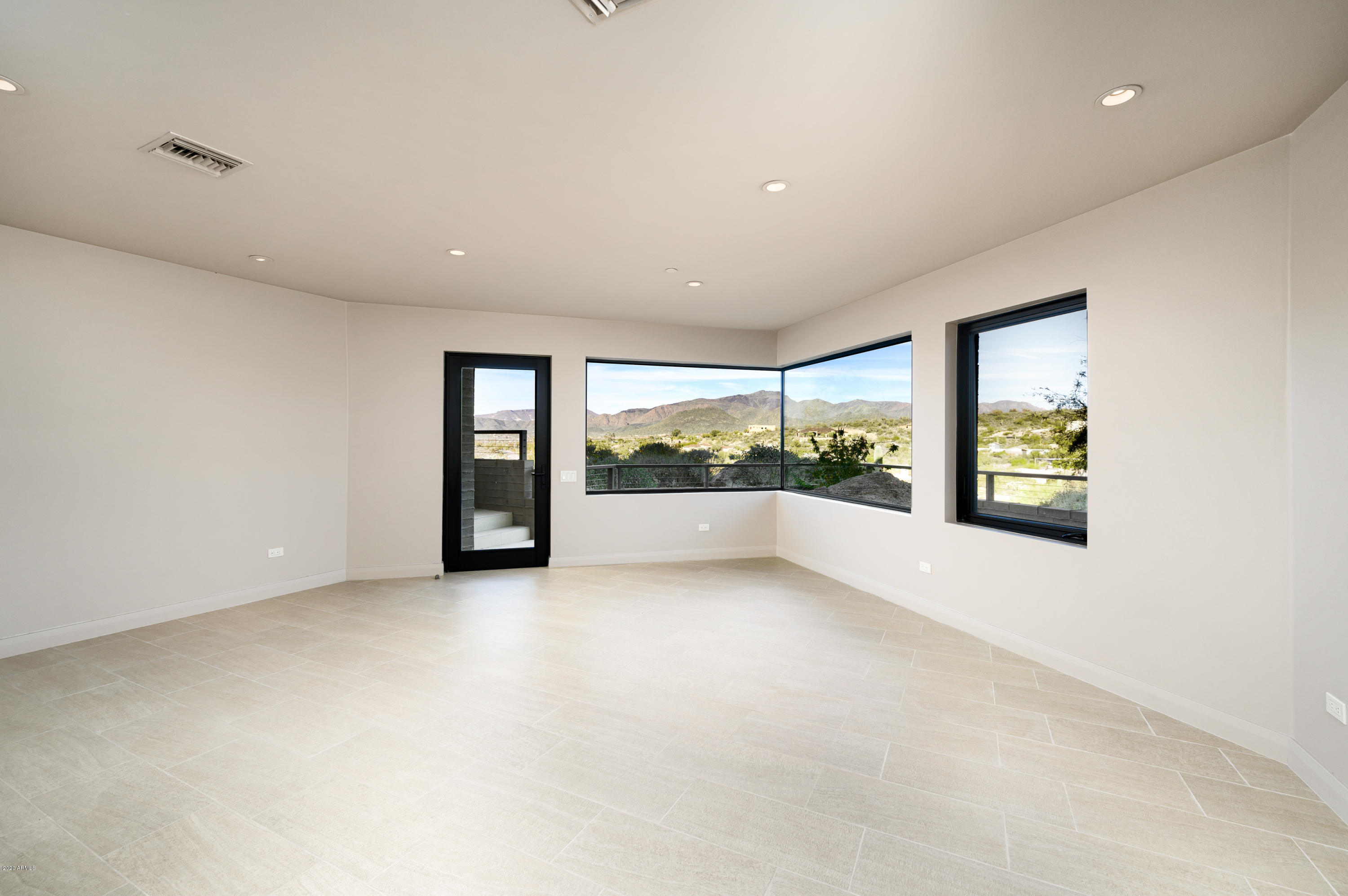NIGHTHAWK ON BLACK MOUNTAIN - Residential