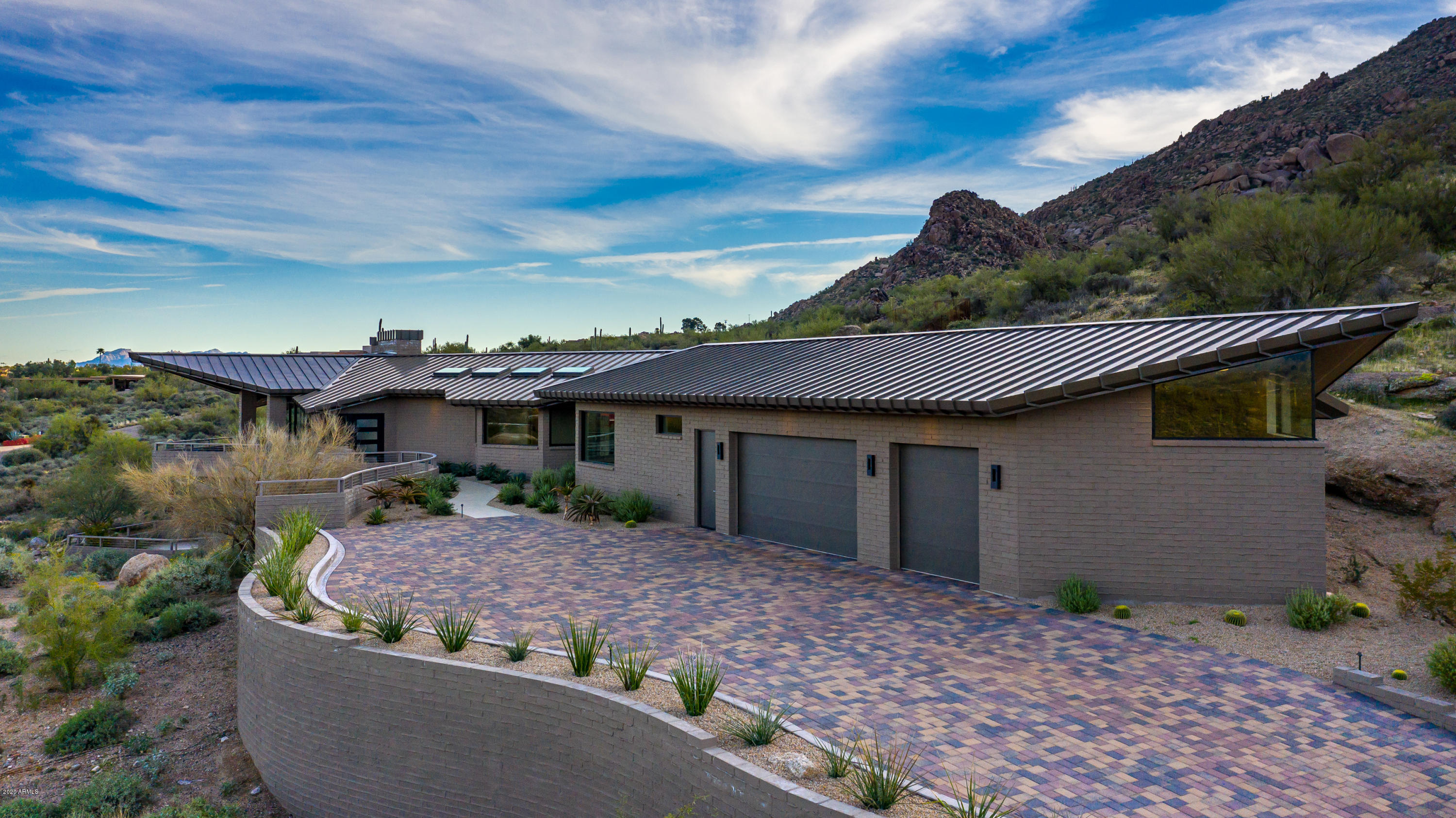 NIGHTHAWK ON BLACK MOUNTAIN - Residential
