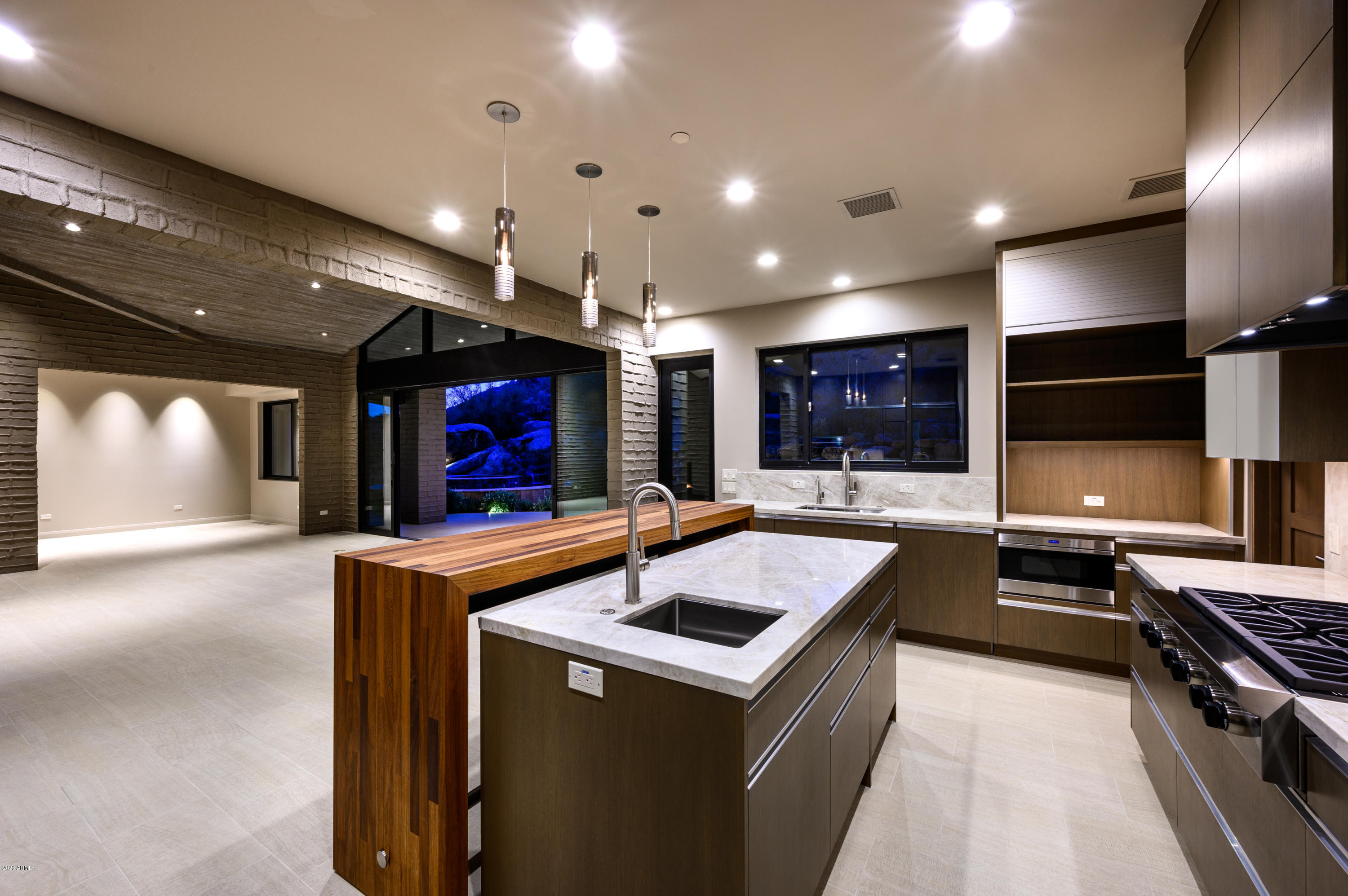 NIGHTHAWK ON BLACK MOUNTAIN - Residential