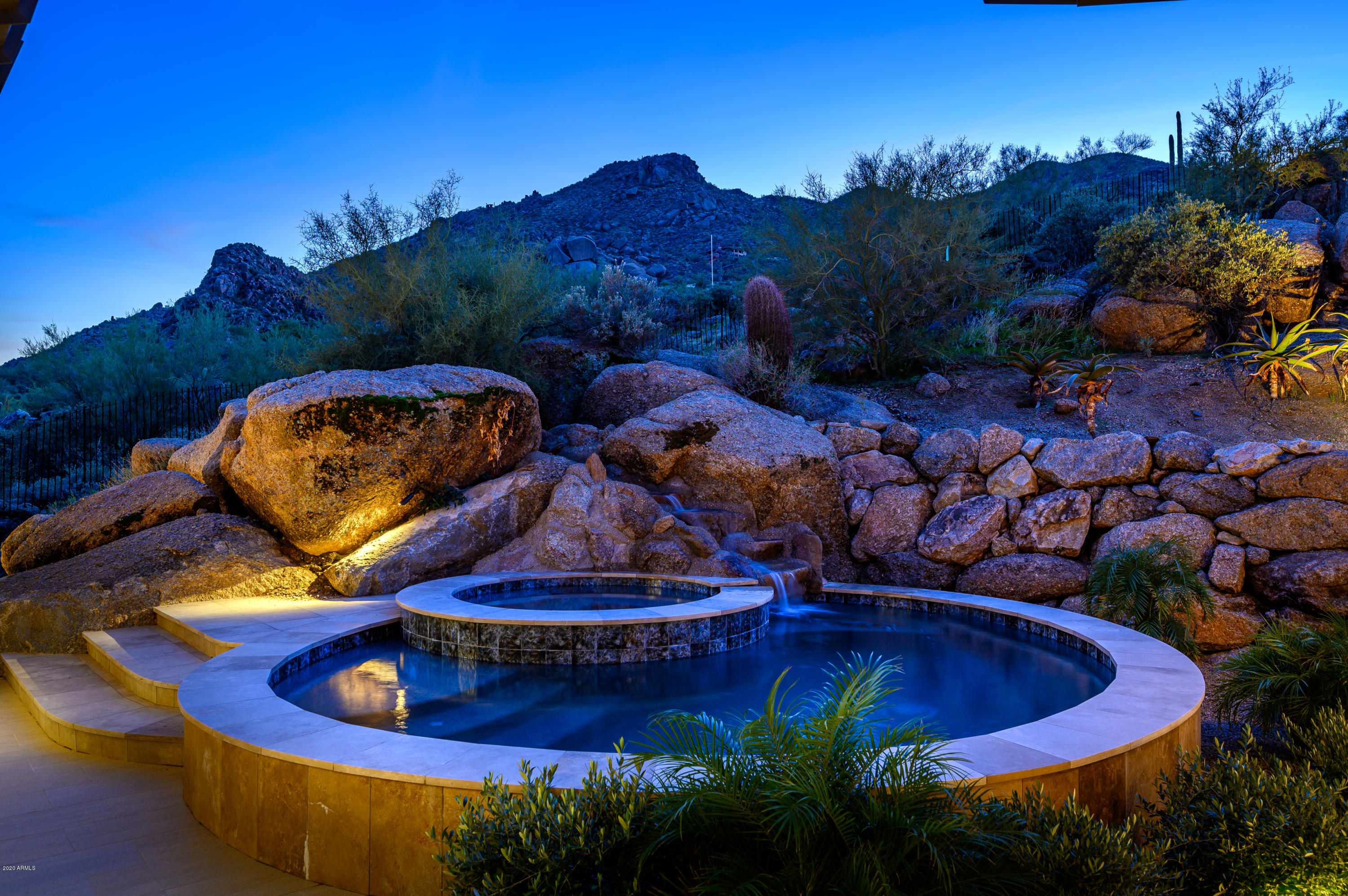 NIGHTHAWK ON BLACK MOUNTAIN - Residential