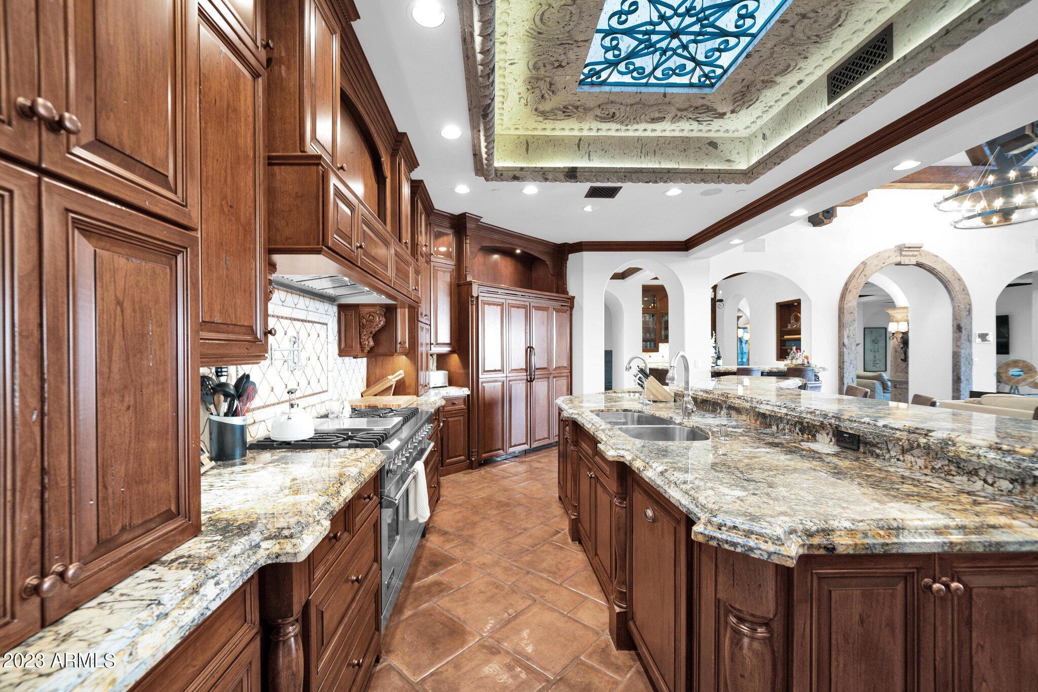 ROLLING HILLS HEIGHTS - Residential
