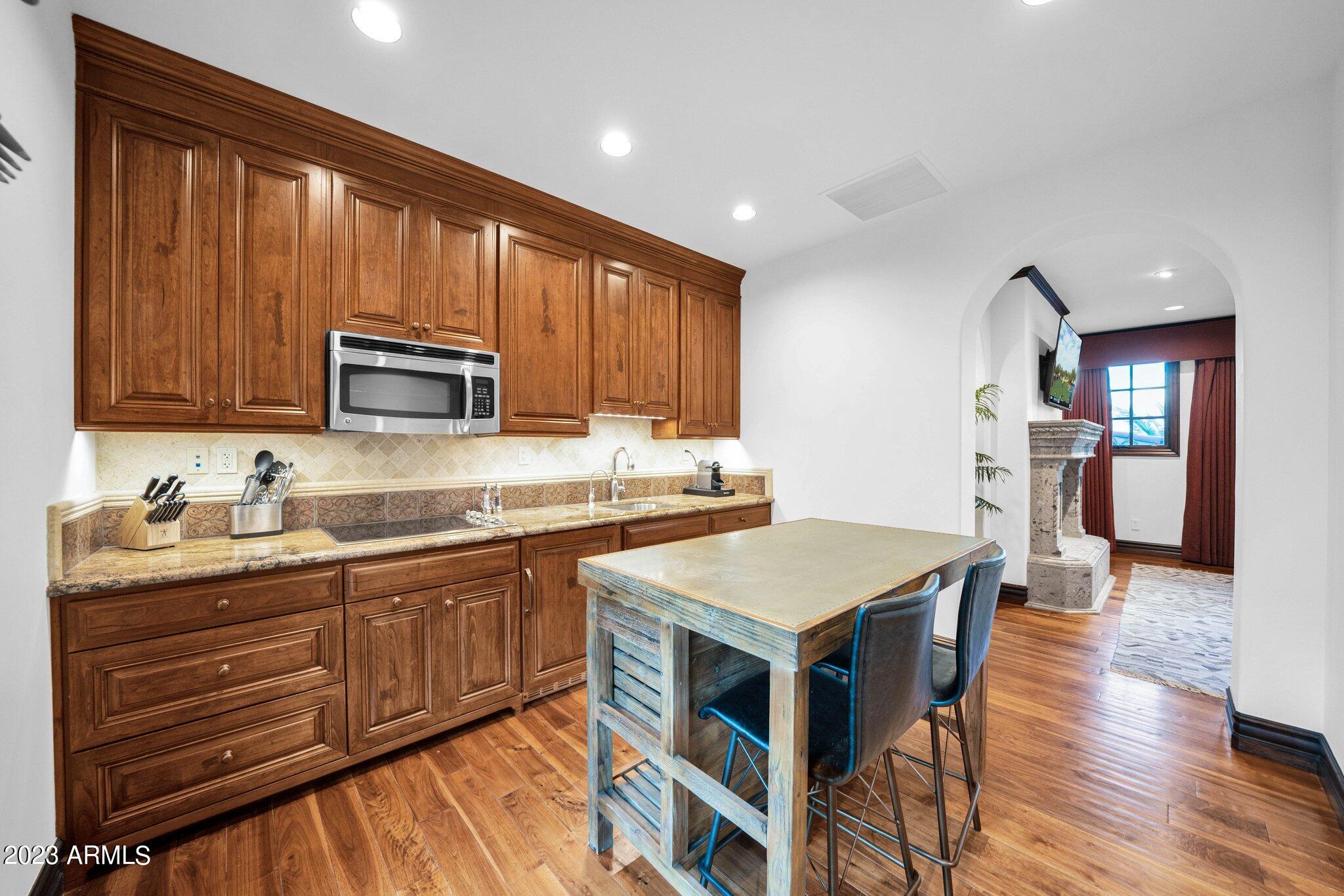 ROLLING HILLS HEIGHTS - Residential