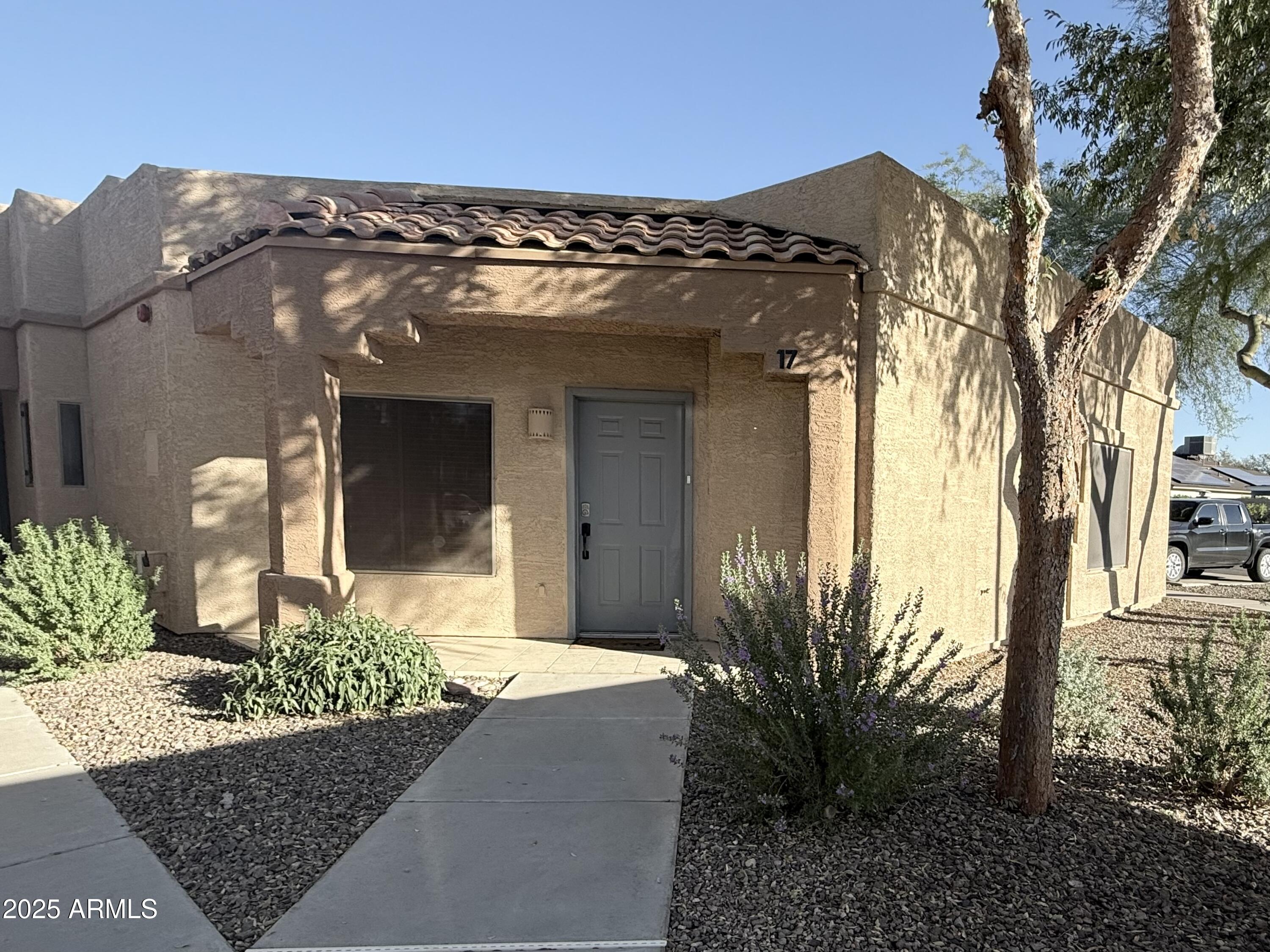 Discover easy living in this charming 2-bed, 2-bath townhome in Horizon Villas! The open layout offers bright natural light, a cozy living area, and a functional kitchen with plenty of counter space. Enjoy your private patio, split bedrooms provide comfort and privacy, ideal for guest or a home office. The community features a sparkling pool, jacuzzi, covered parking, and well-kept grounds. Grear Peoria location close to shopping, dining, and freeway.