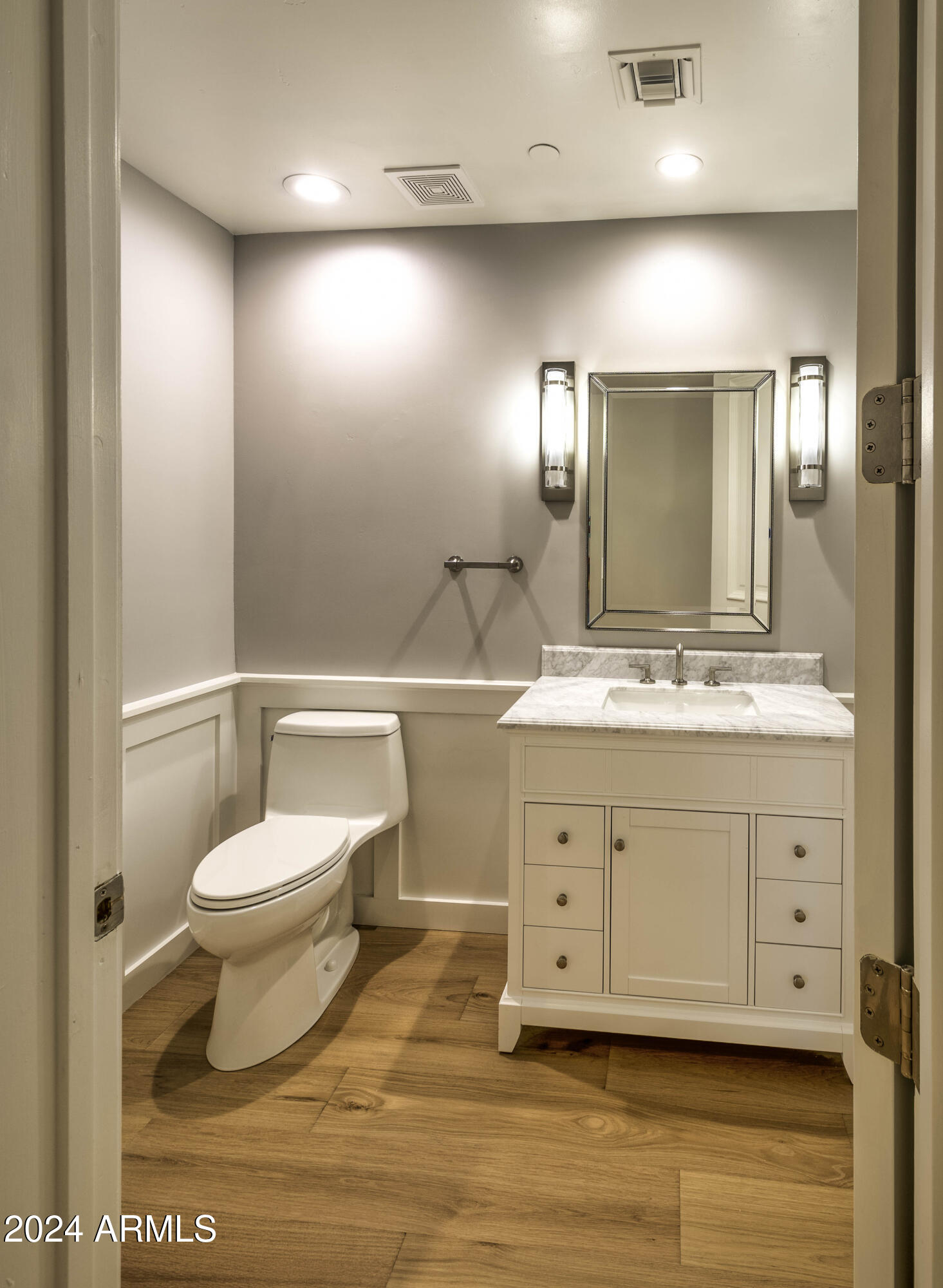 SCOTTSDALE WATERFRONT RESIDENCES - Residential
