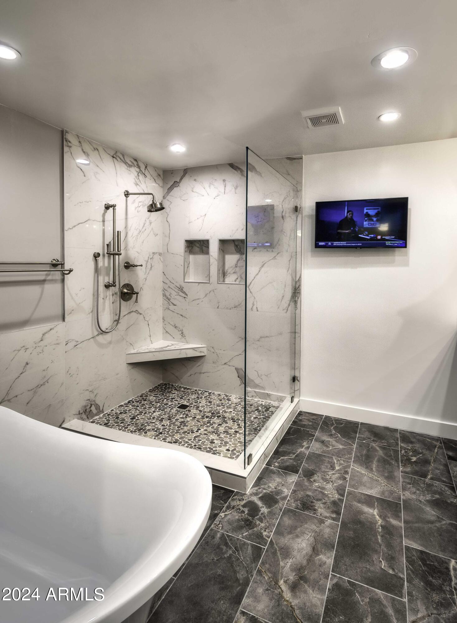SCOTTSDALE WATERFRONT RESIDENCES - Residential