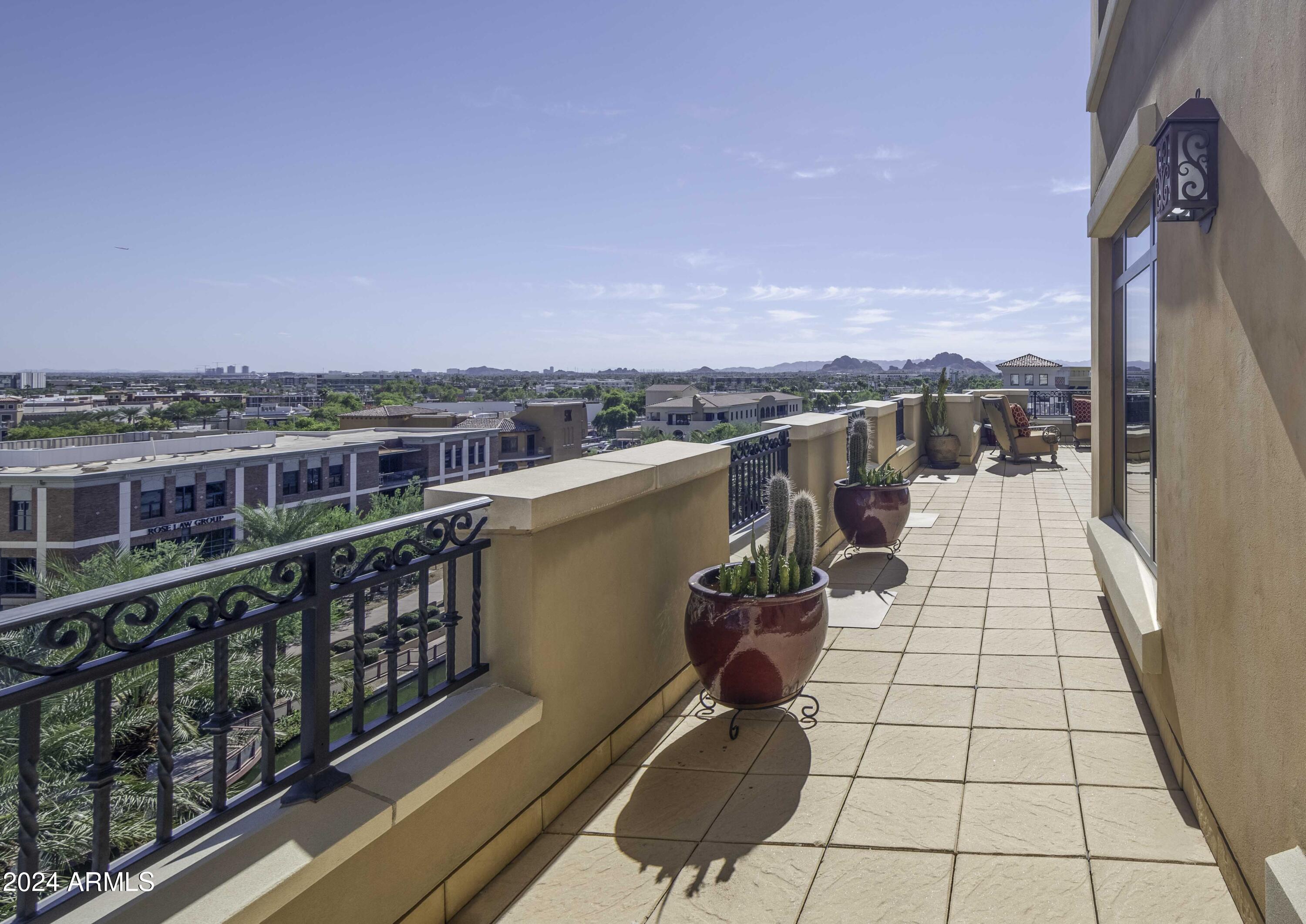 SCOTTSDALE WATERFRONT RESIDENCES - Residential