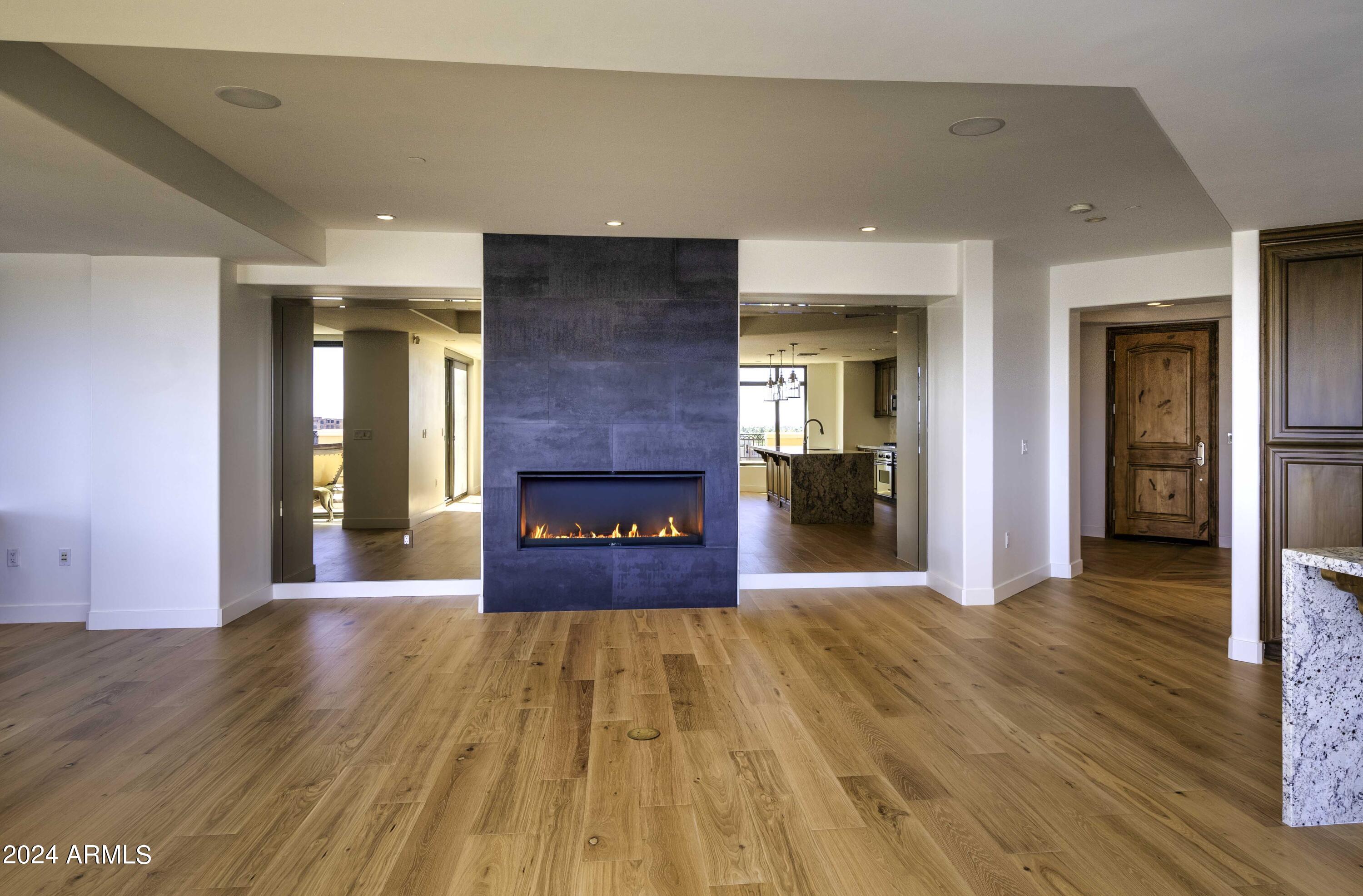 SCOTTSDALE WATERFRONT RESIDENCES - Residential