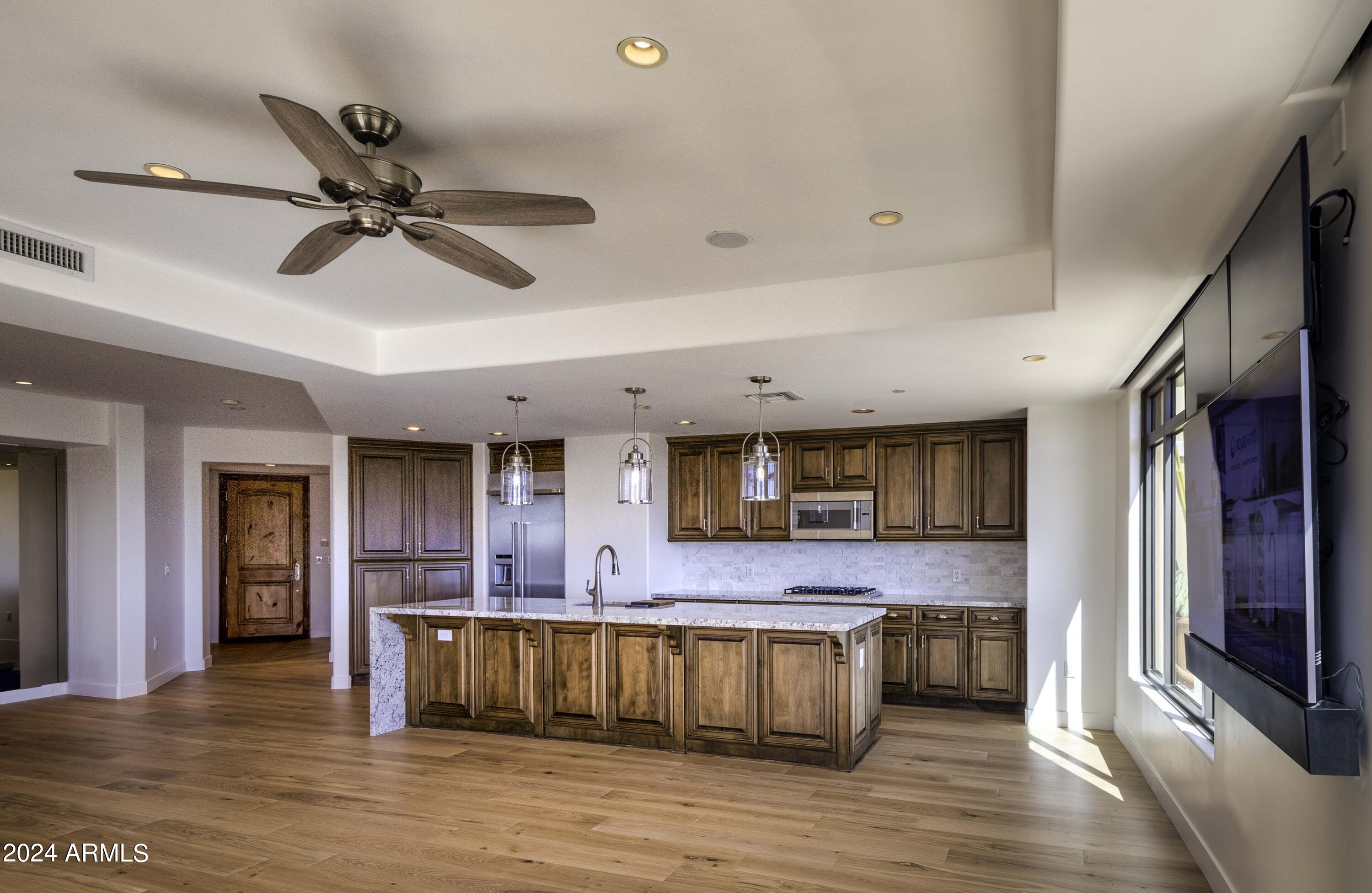 SCOTTSDALE WATERFRONT RESIDENCES - Residential