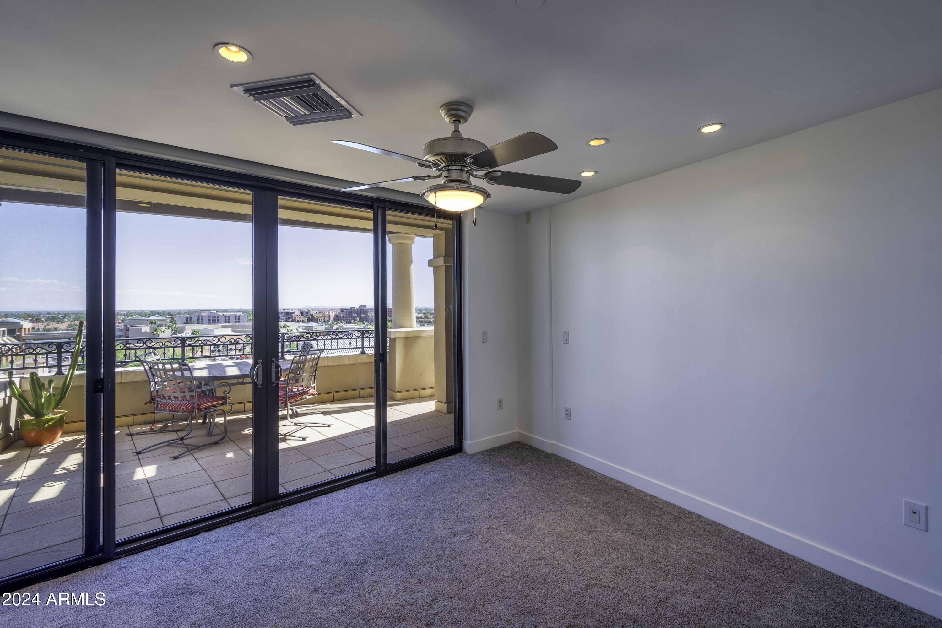 SCOTTSDALE WATERFRONT RESIDENCES - Residential