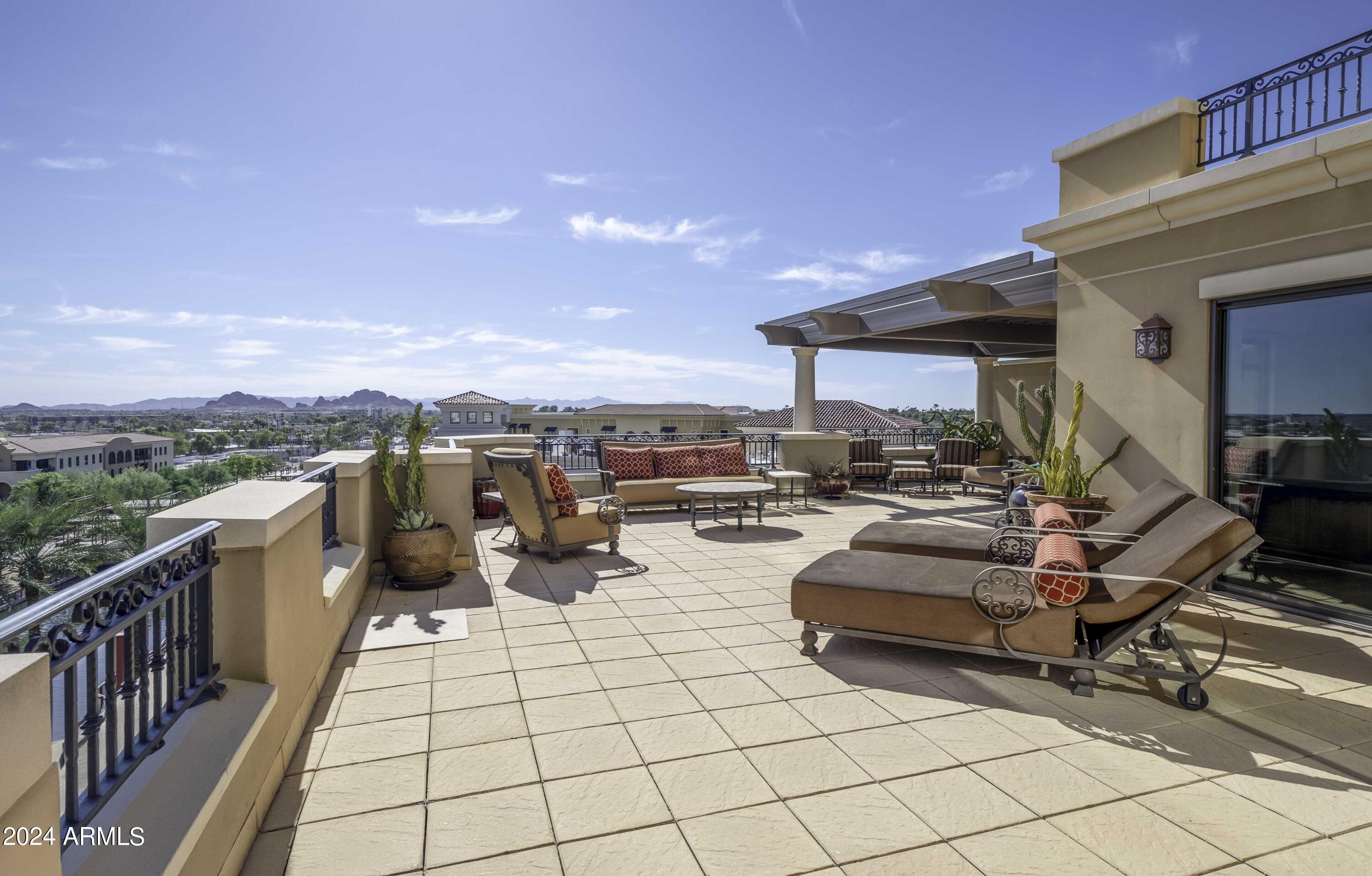 SCOTTSDALE WATERFRONT RESIDENCES - Residential