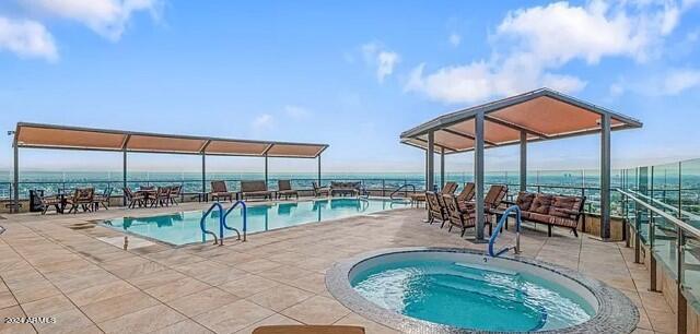 SCOTTSDALE WATERFRONT RESIDENCES - Residential