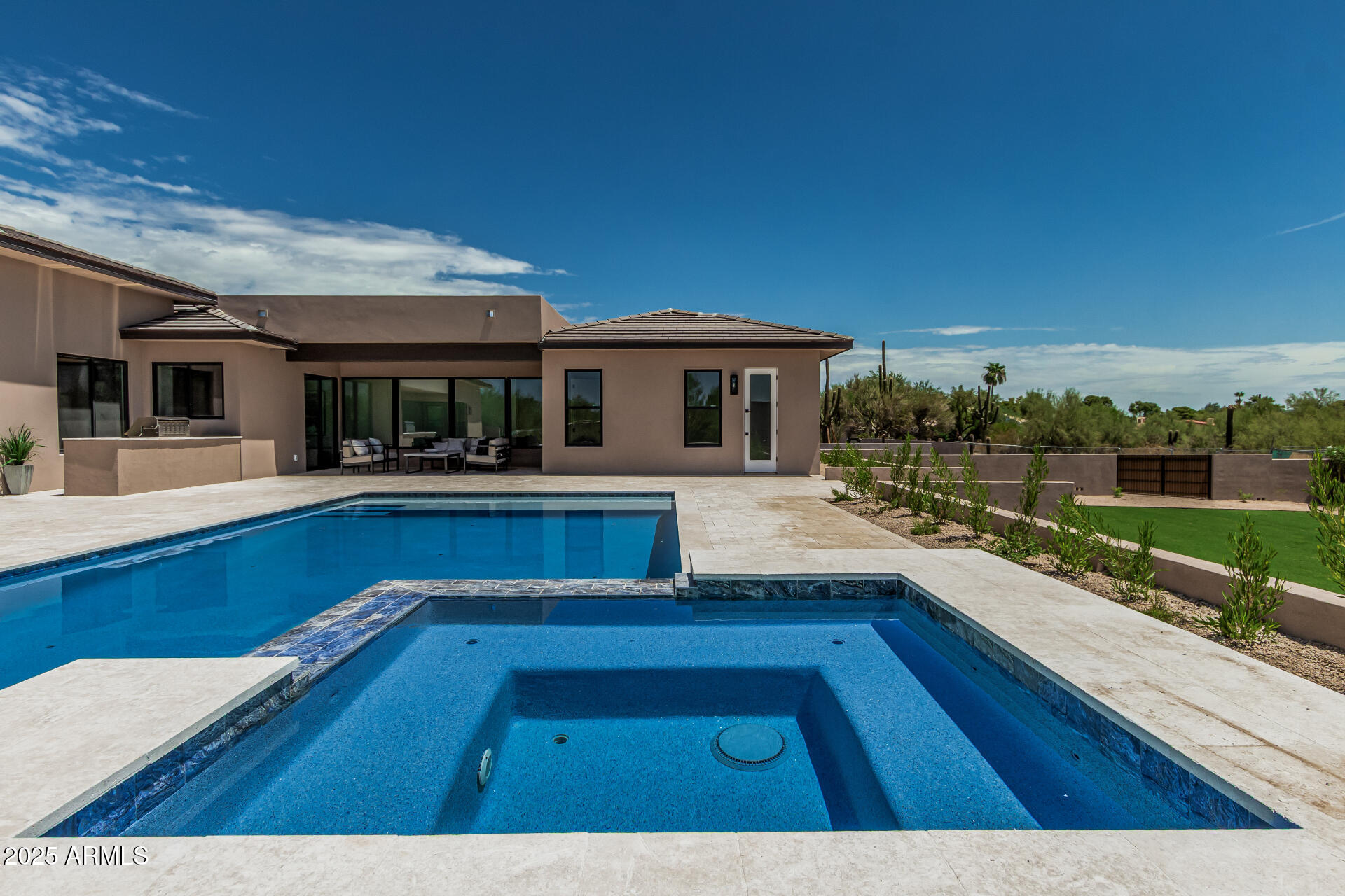 PINNACLE PEAK ESTATES - Residential