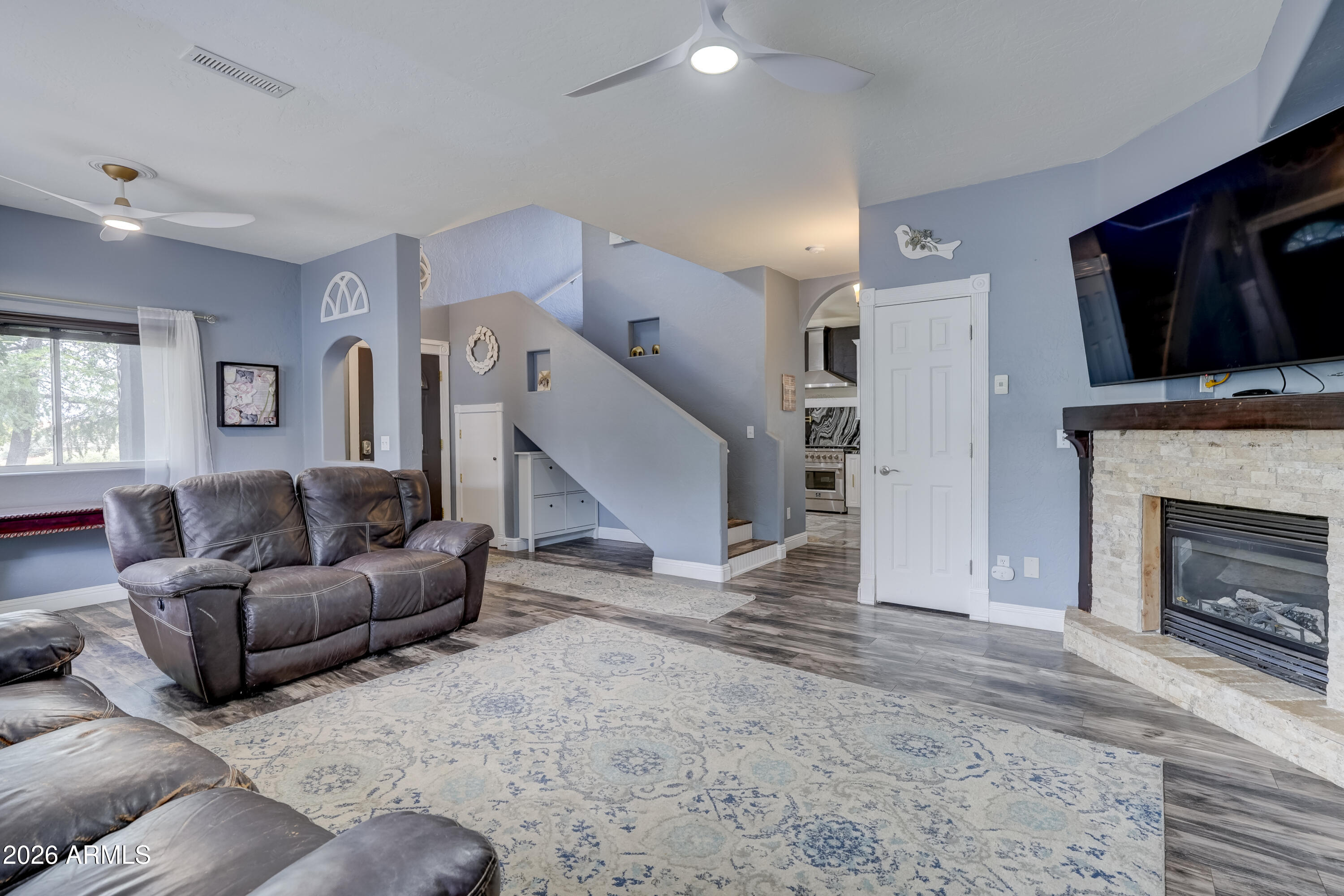 COMMAND ESTATES - Residential