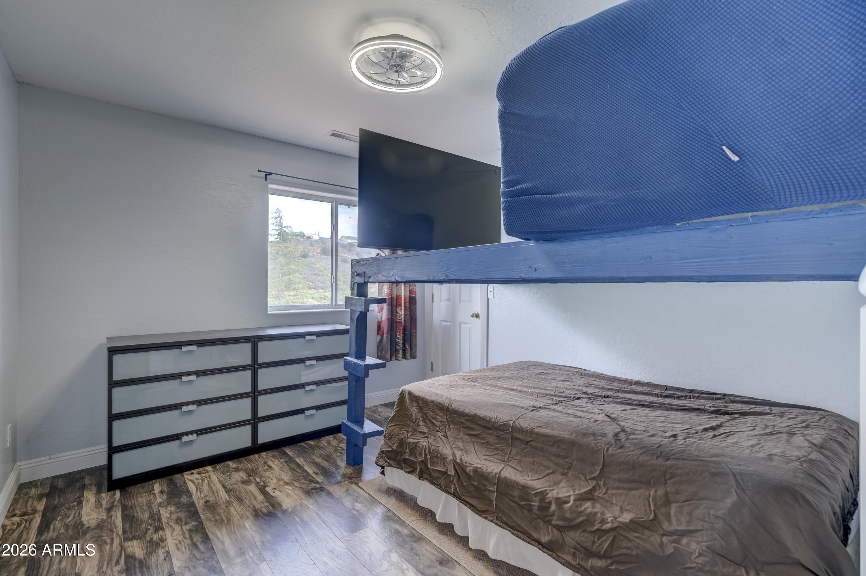 COMMAND ESTATES - Residential