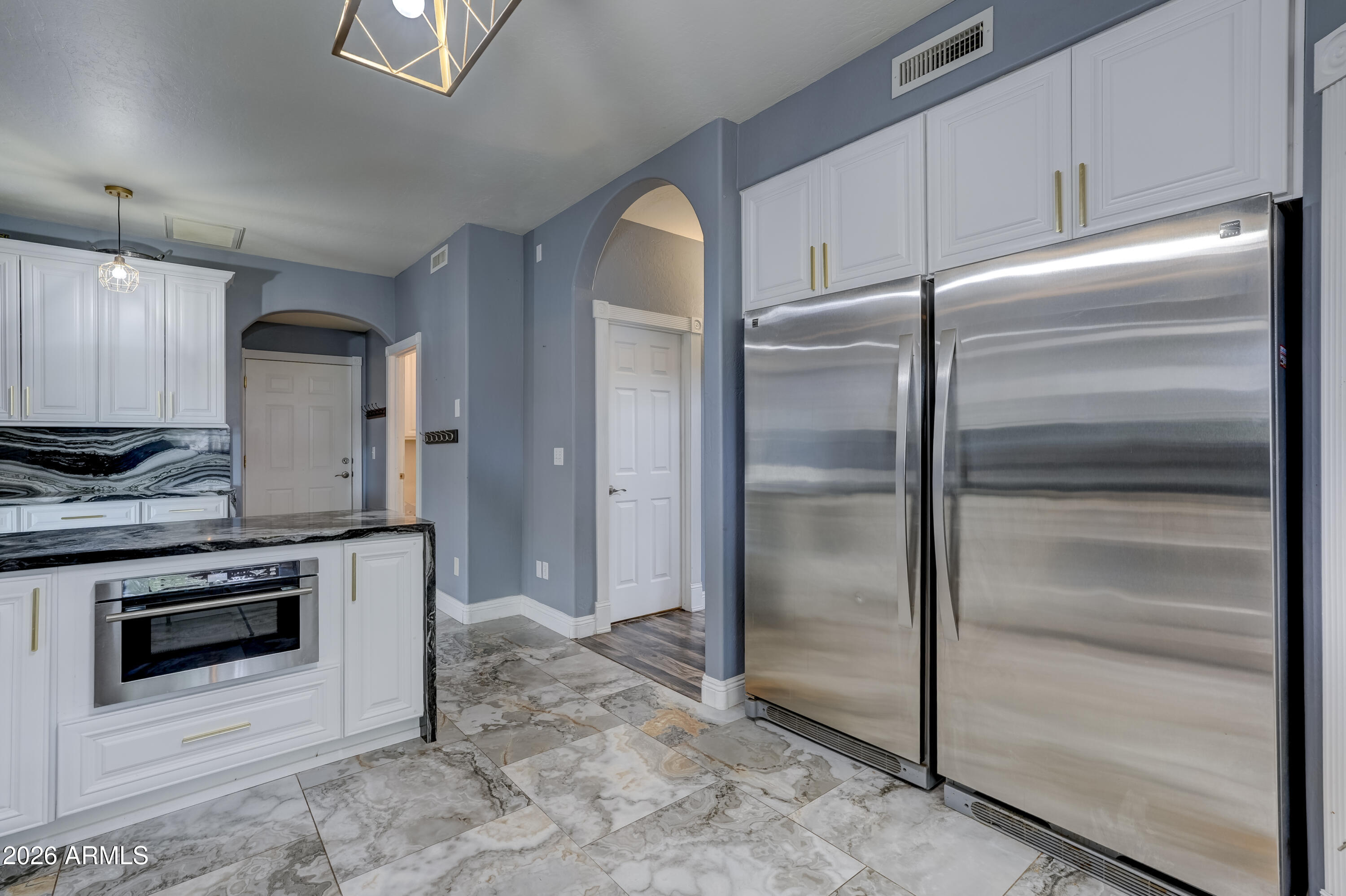 COMMAND ESTATES - Residential