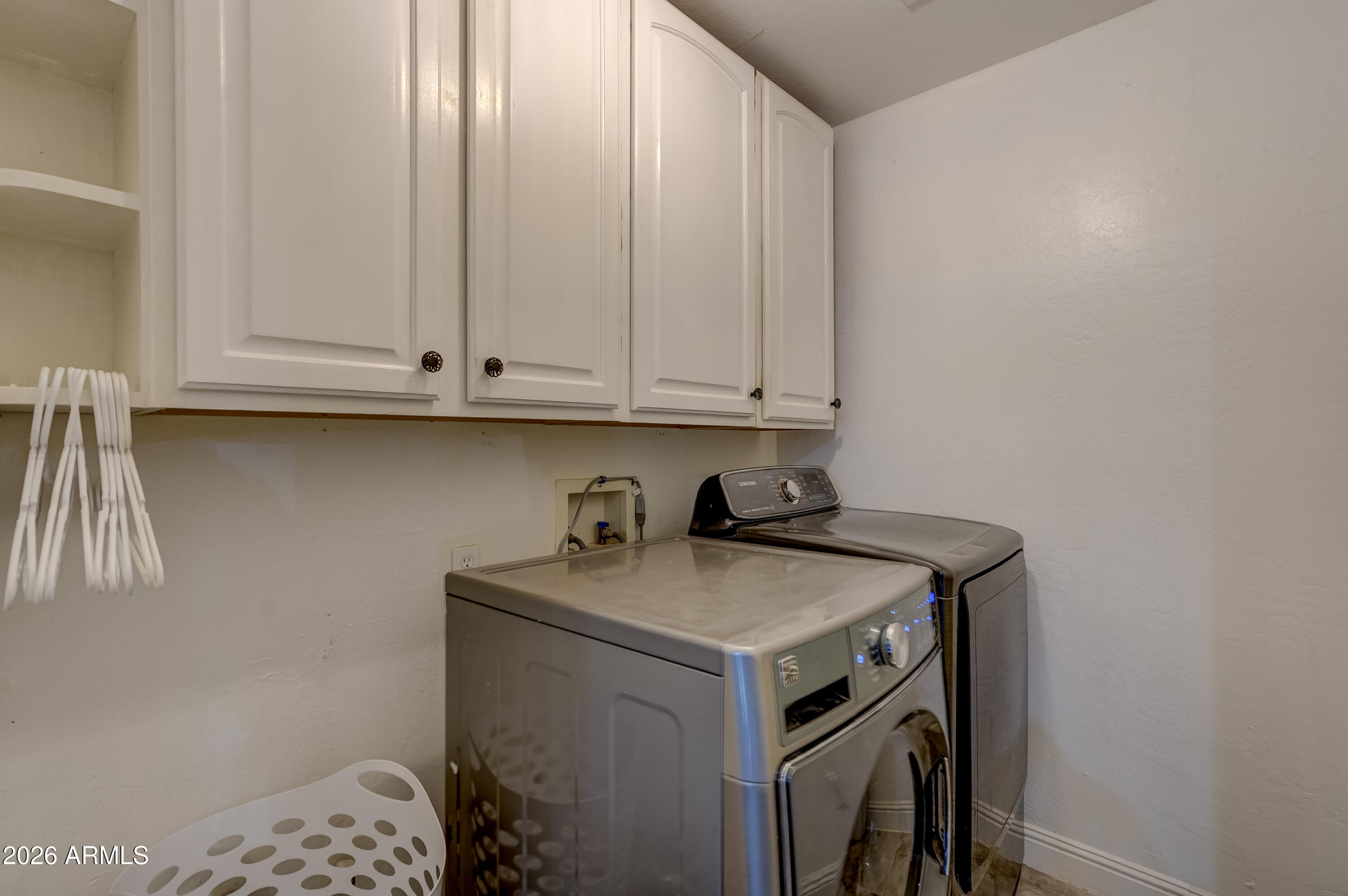 COMMAND ESTATES - Residential