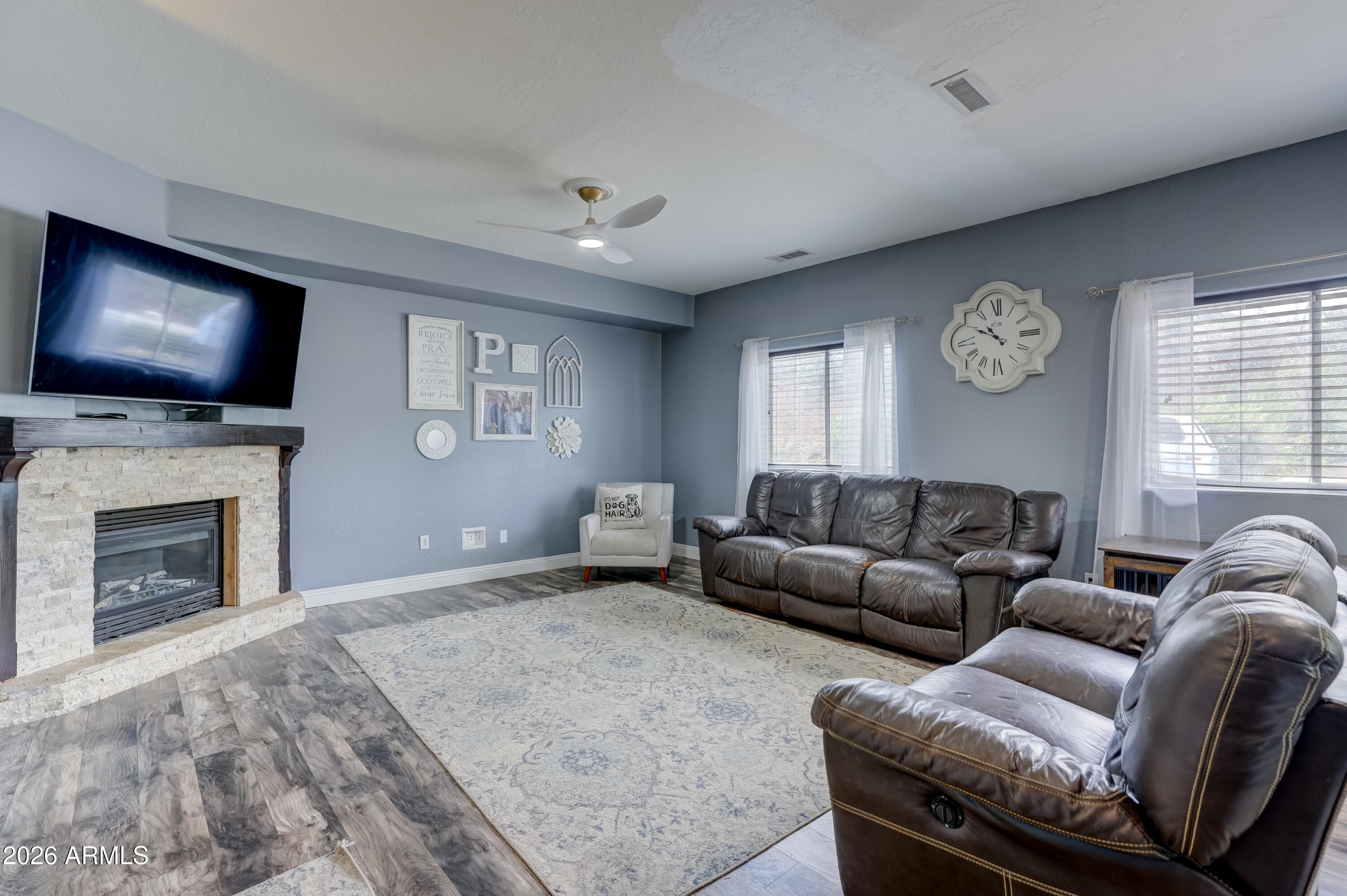 COMMAND ESTATES - Residential