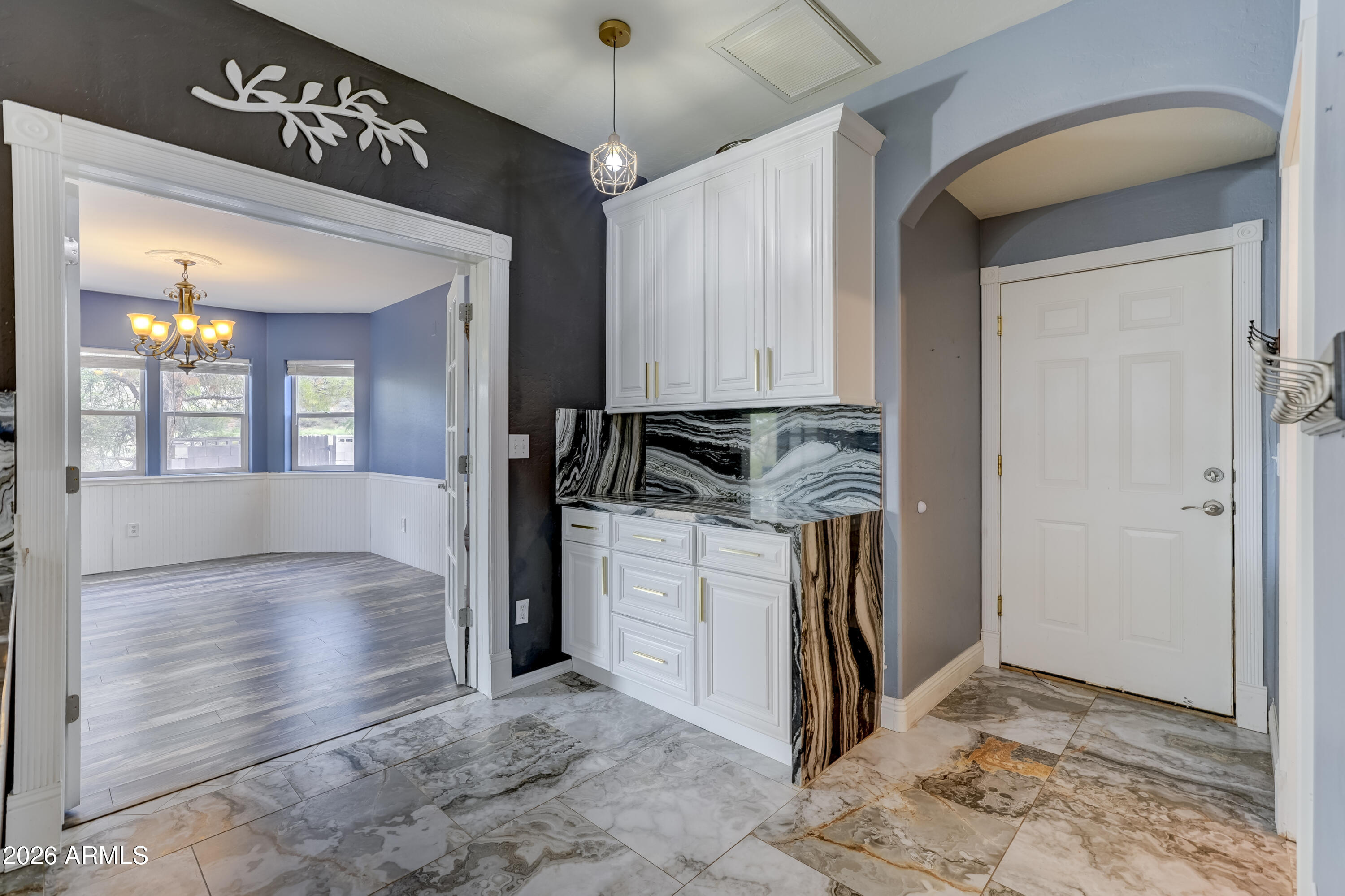 COMMAND ESTATES - Residential