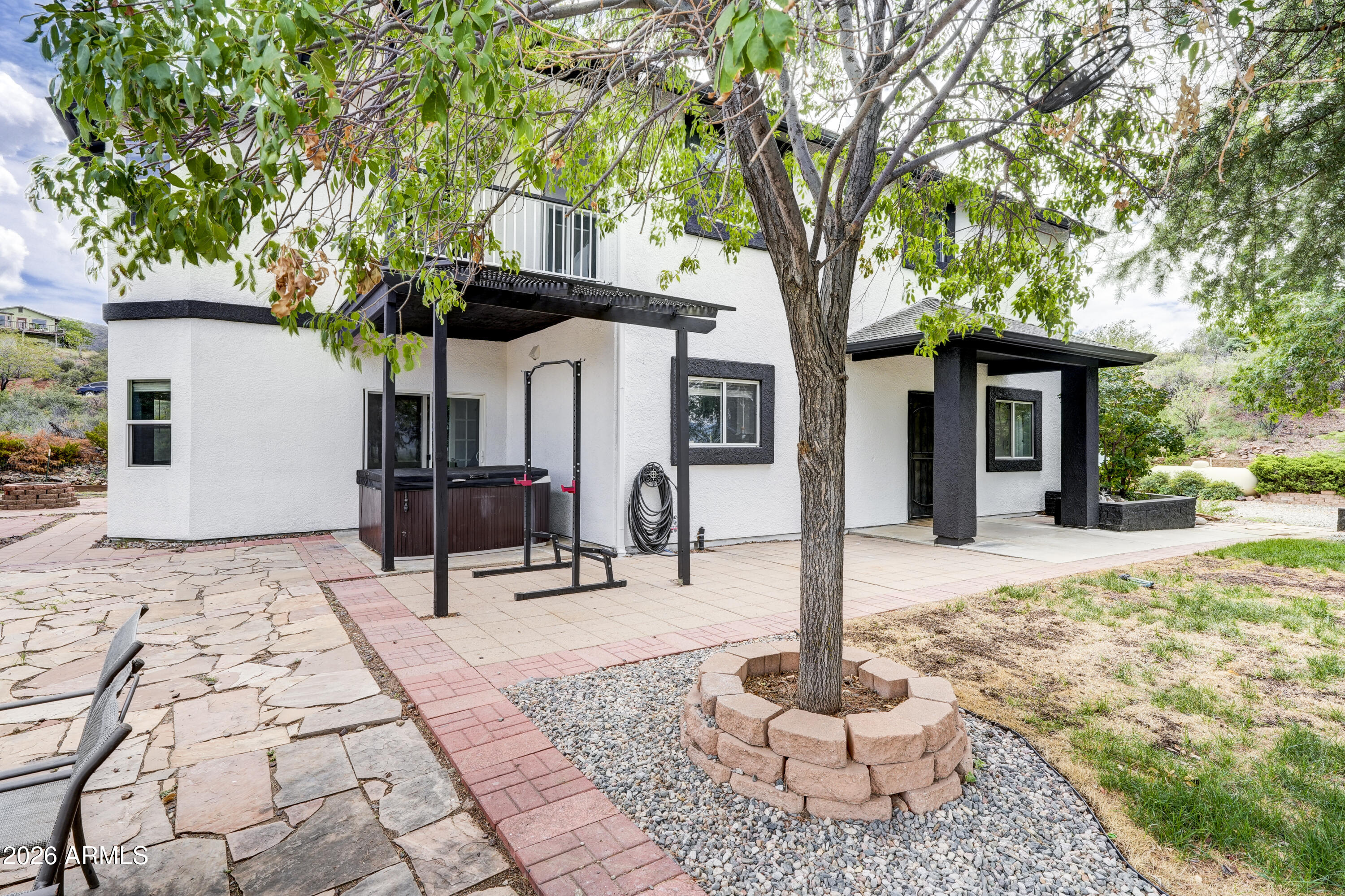 COMMAND ESTATES - Residential