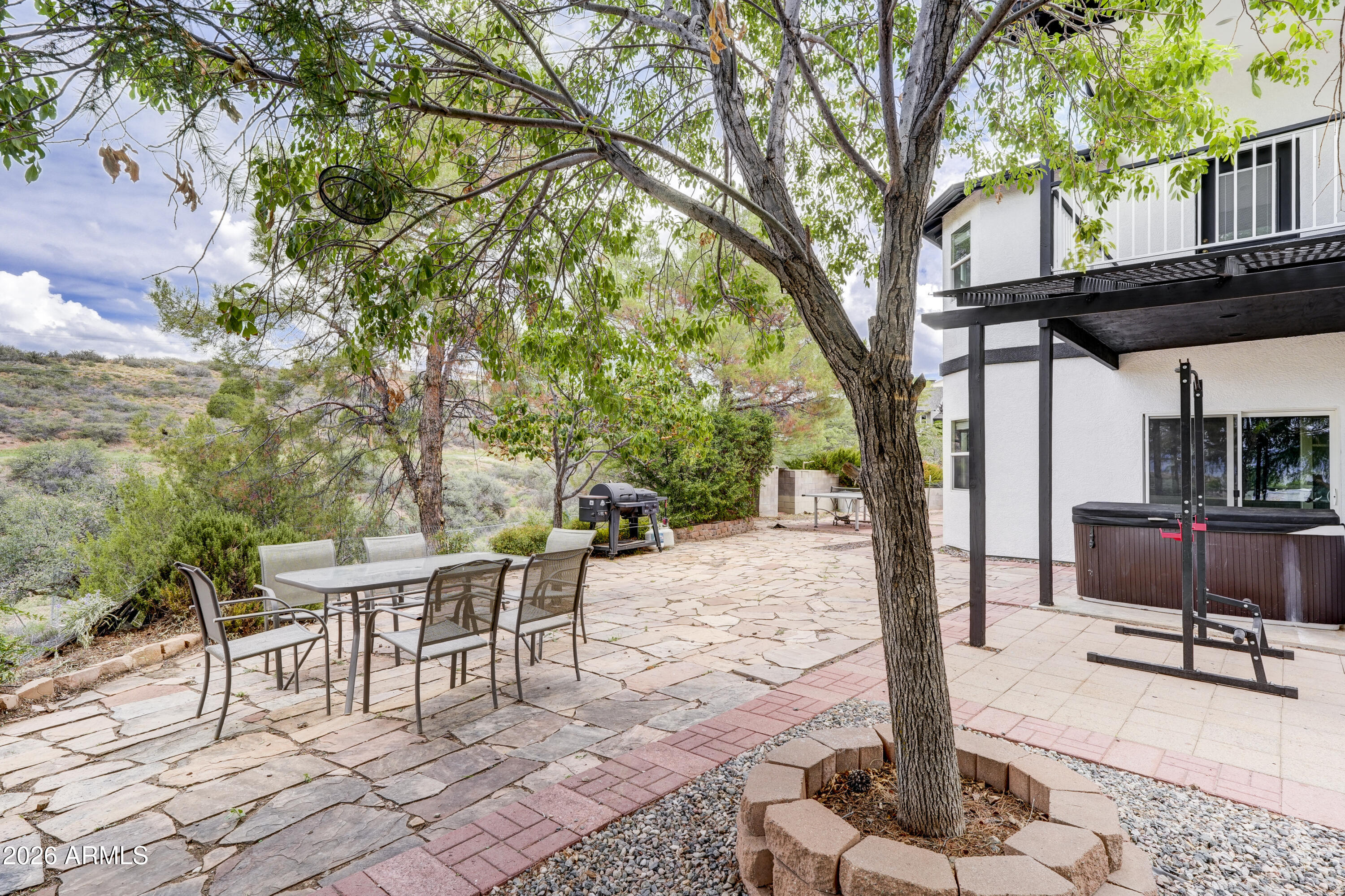COMMAND ESTATES - Residential