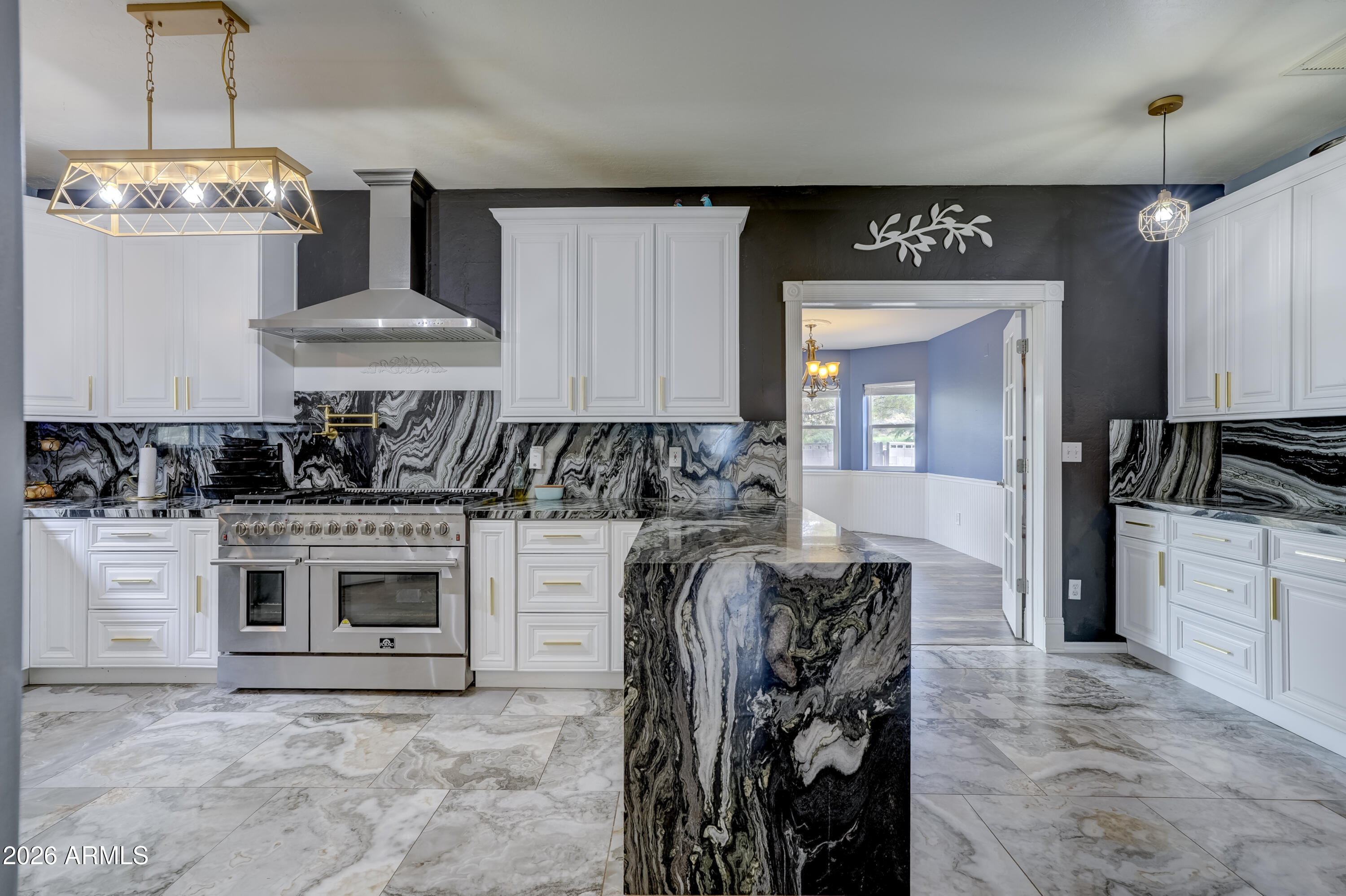 COMMAND ESTATES - Residential