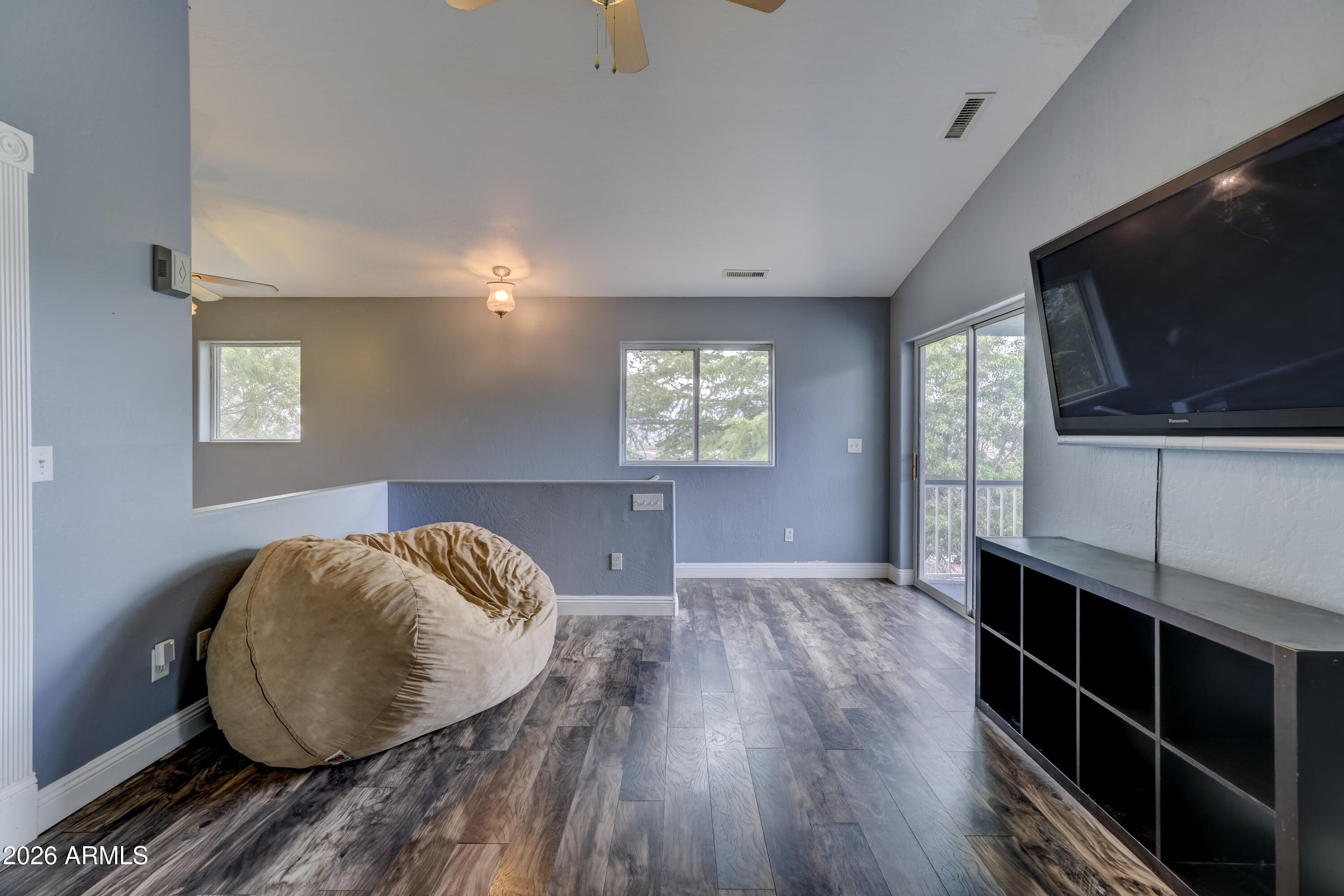COMMAND ESTATES - Residential