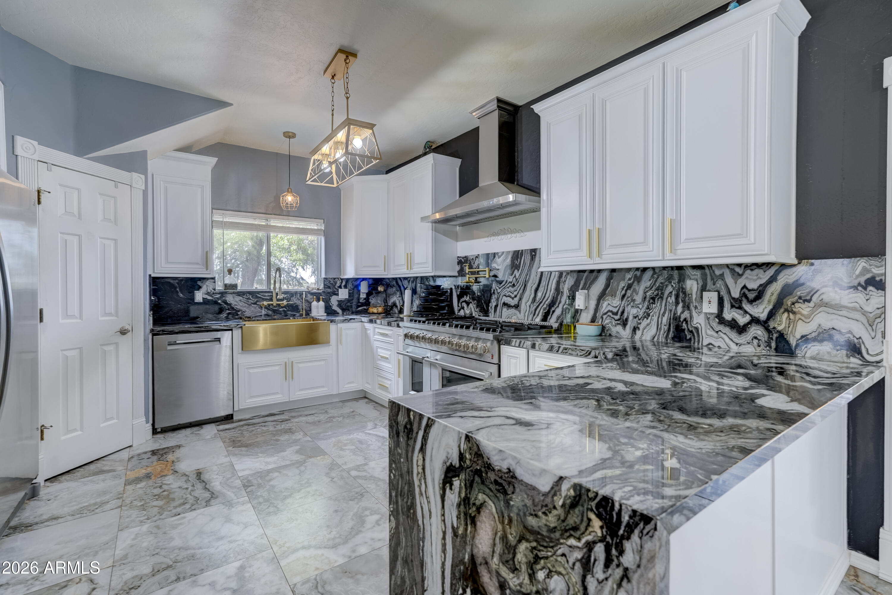 COMMAND ESTATES - Residential