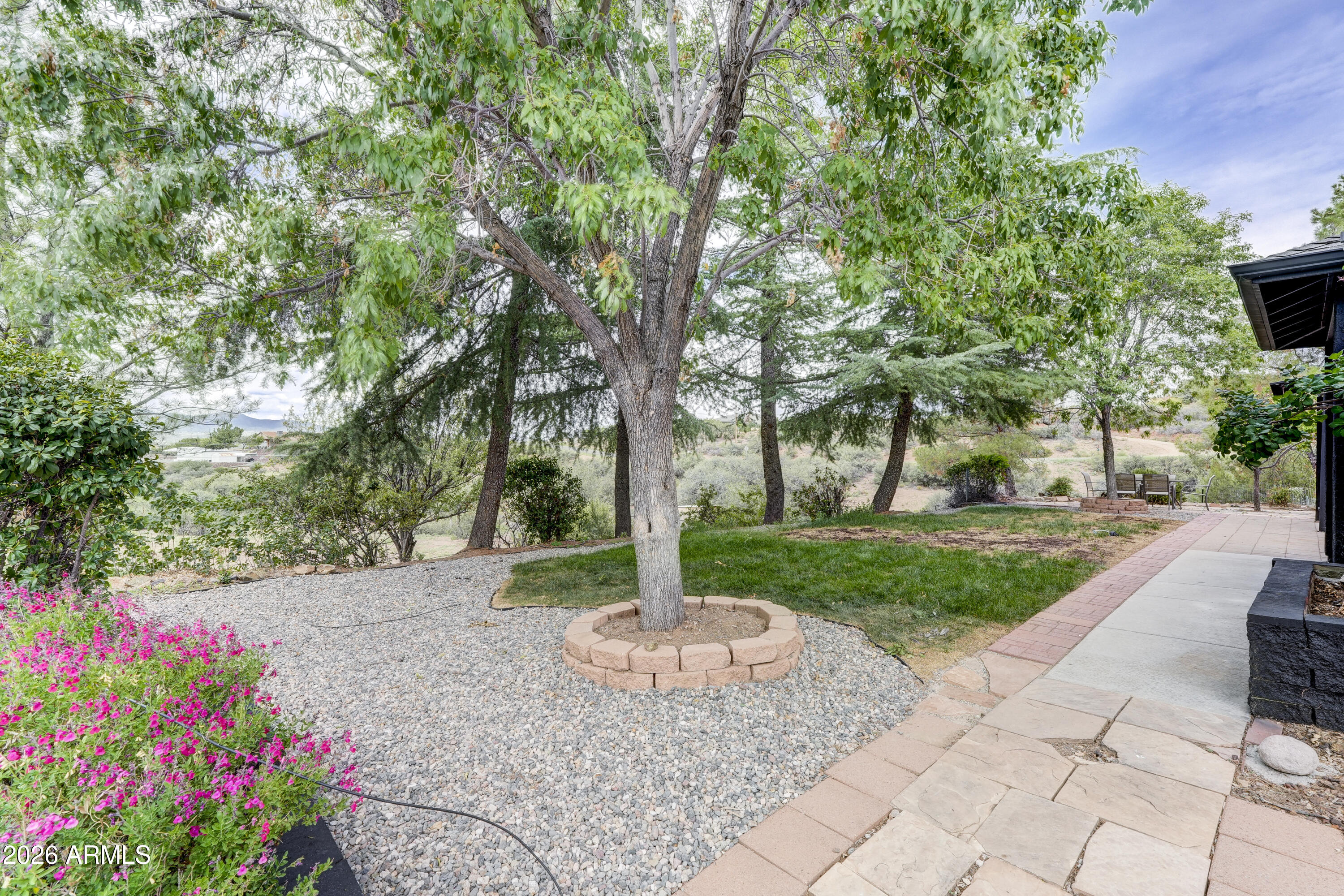COMMAND ESTATES - Residential
