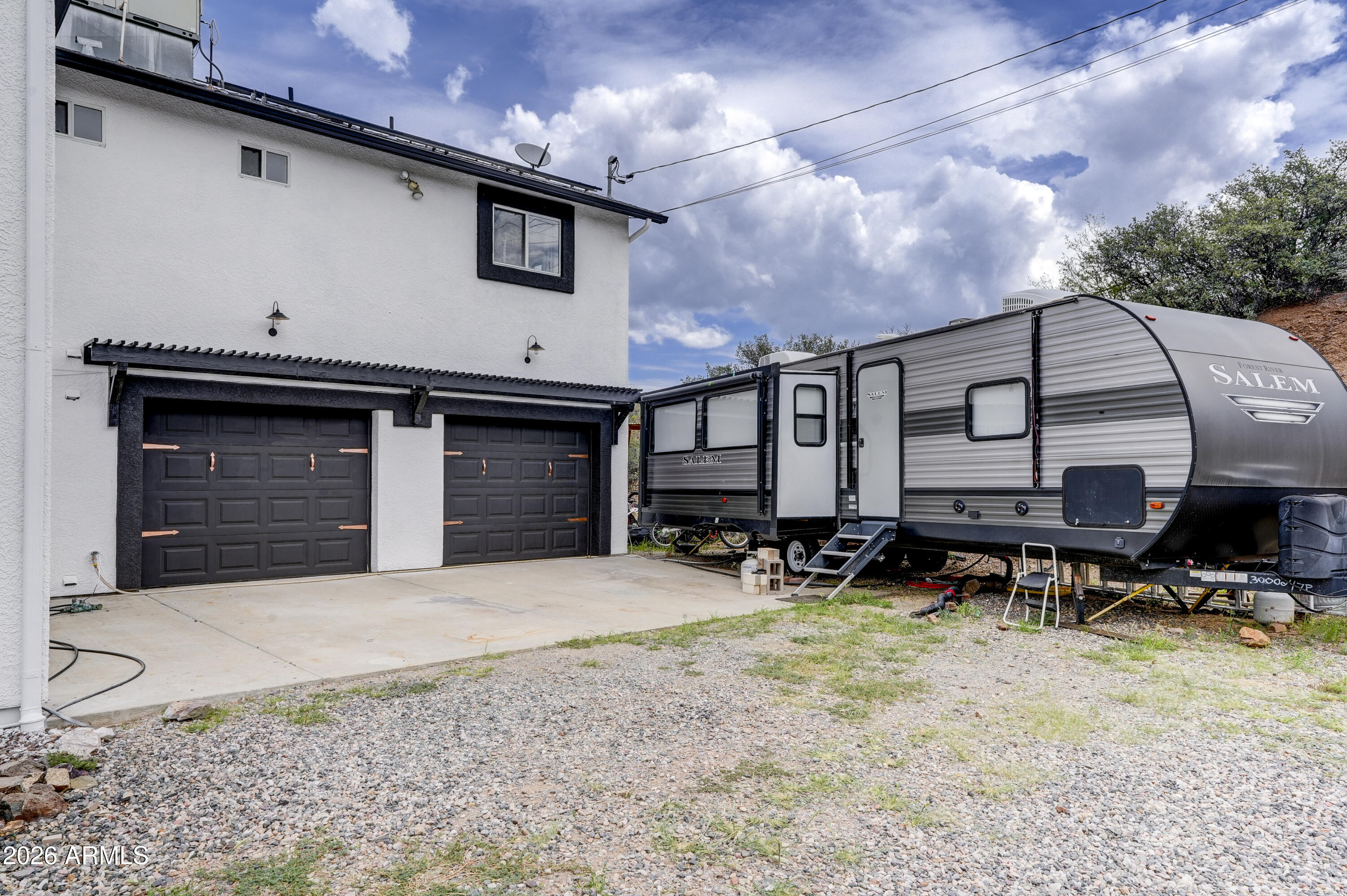 COMMAND ESTATES - Residential